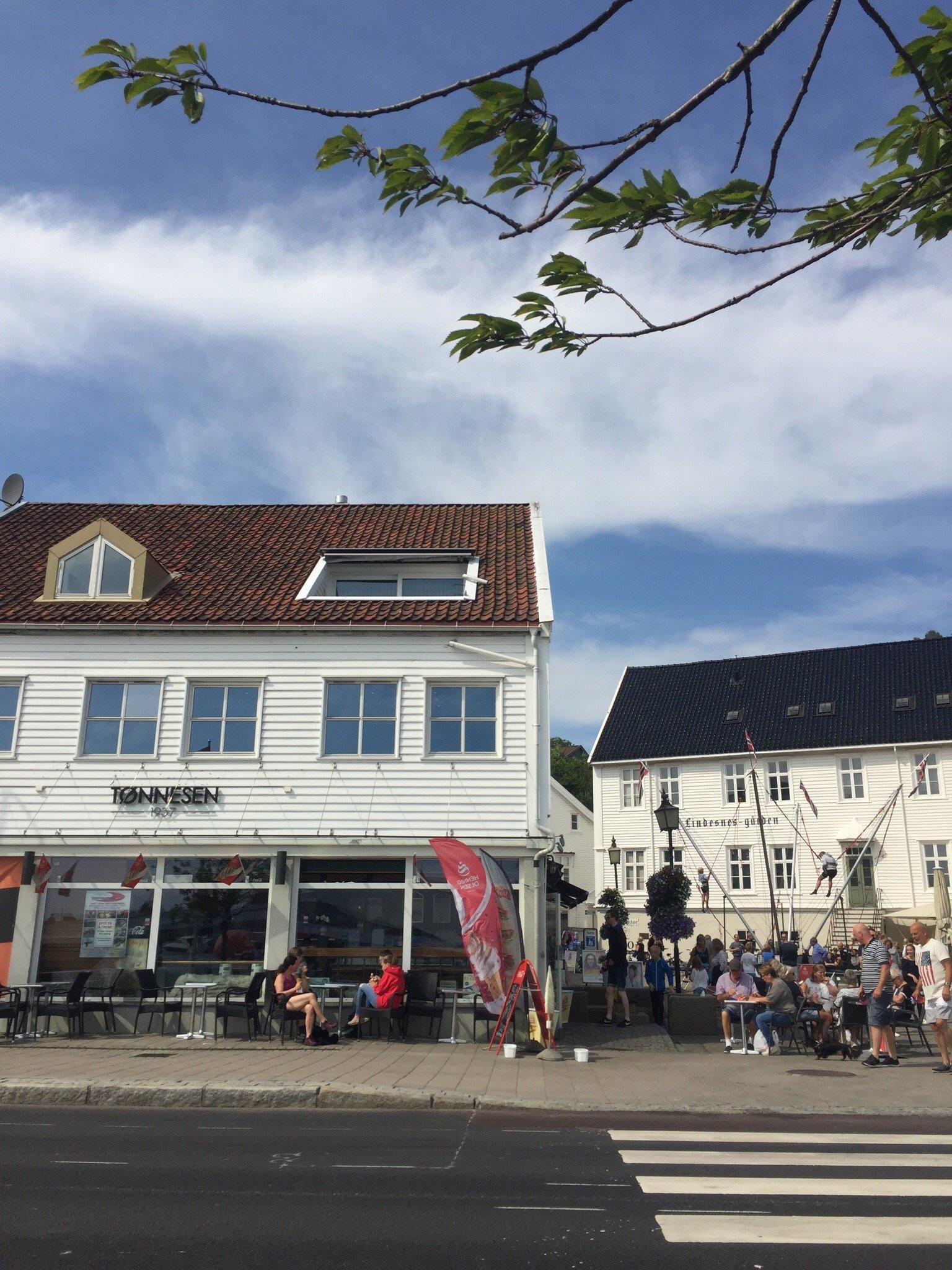 Riverside Cafe & Isbar