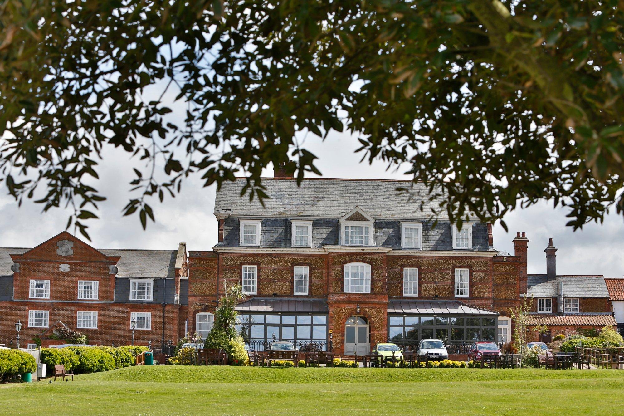 Le Strange Arms Hotel & Lodges