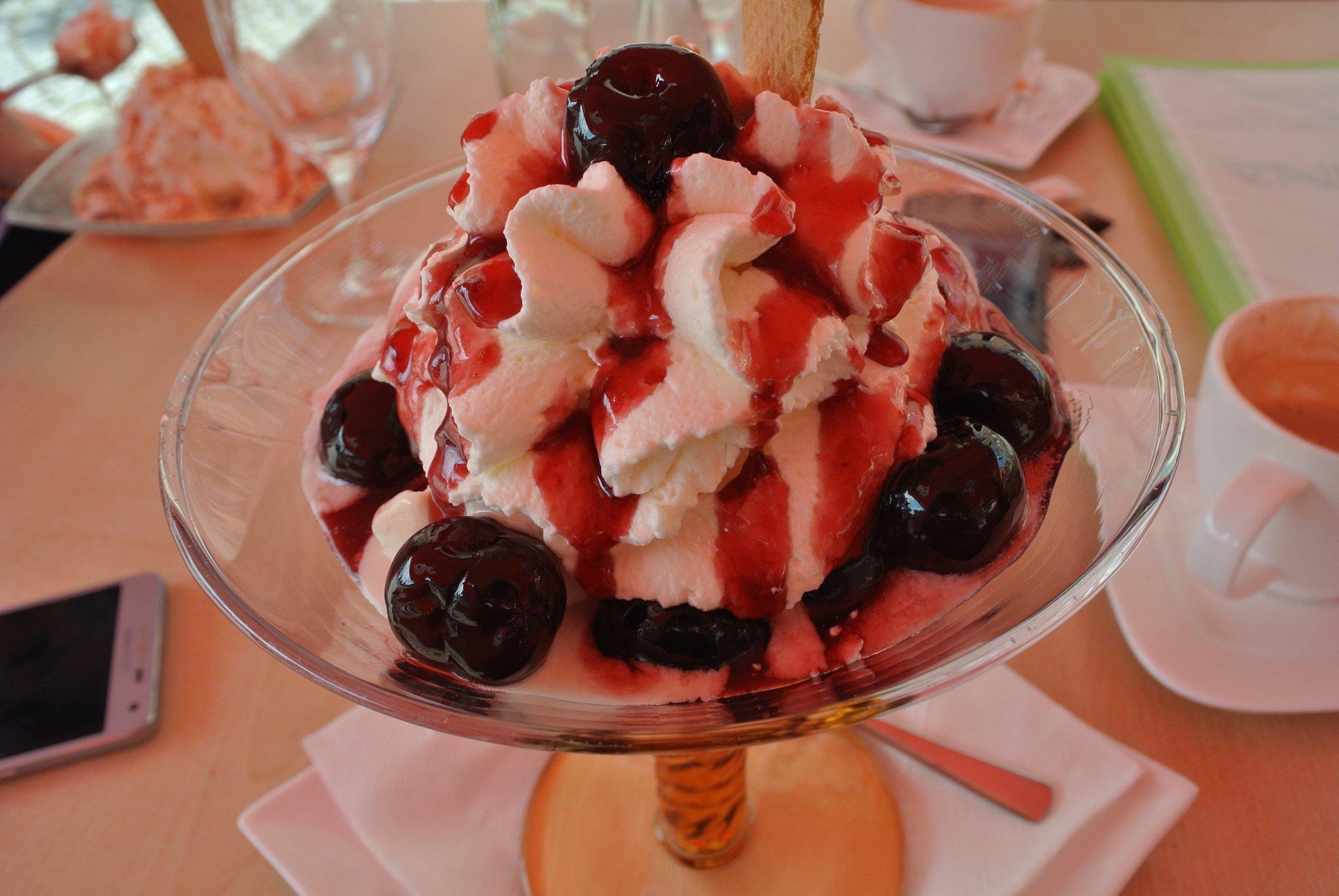 Eiscafe Cuore Di Panna