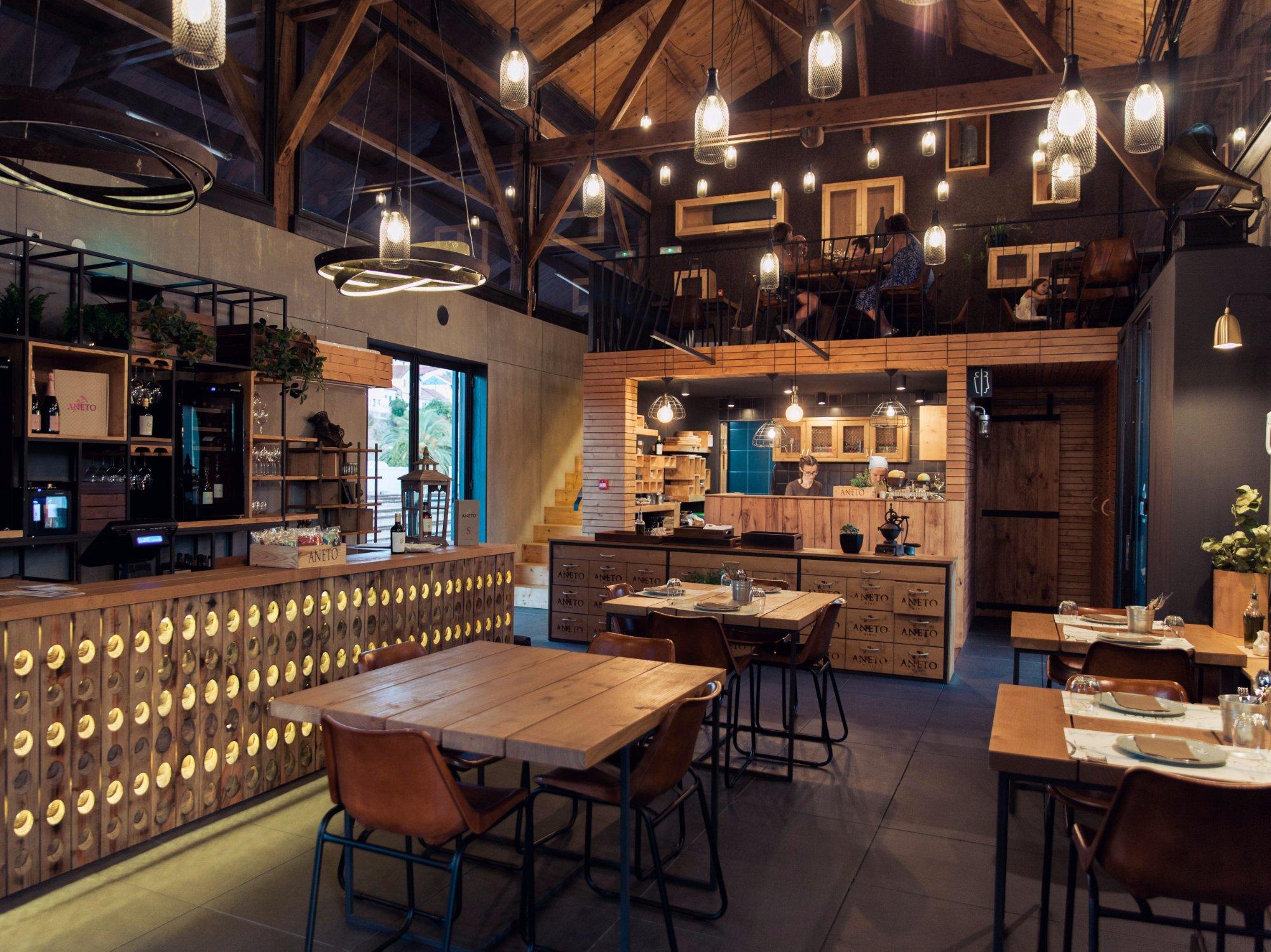 Aneto & Table