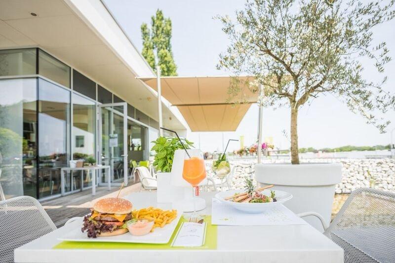 LIVIOS Cafe Bar Gartencenter