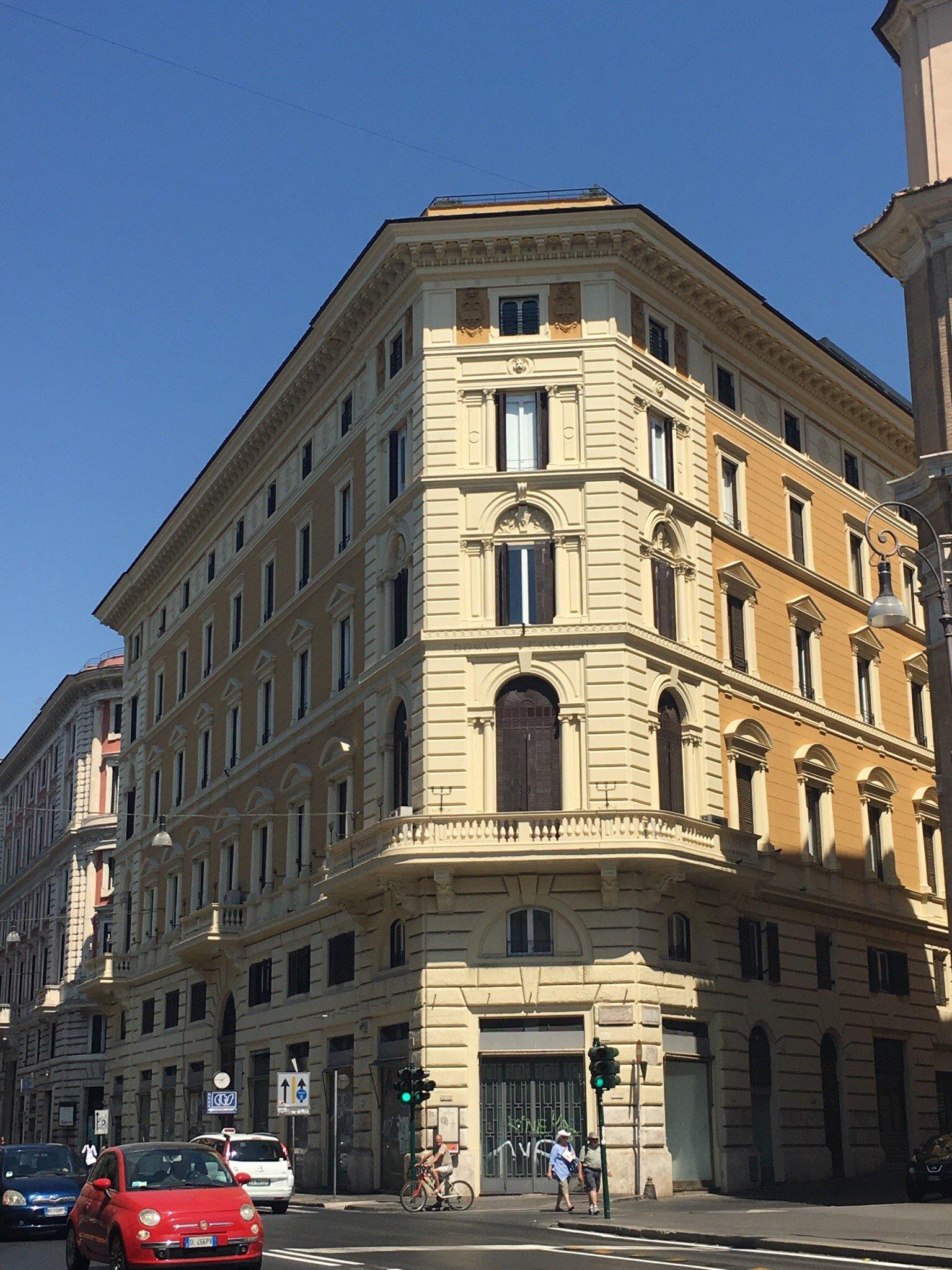 Inn Rome Rooms & Suites