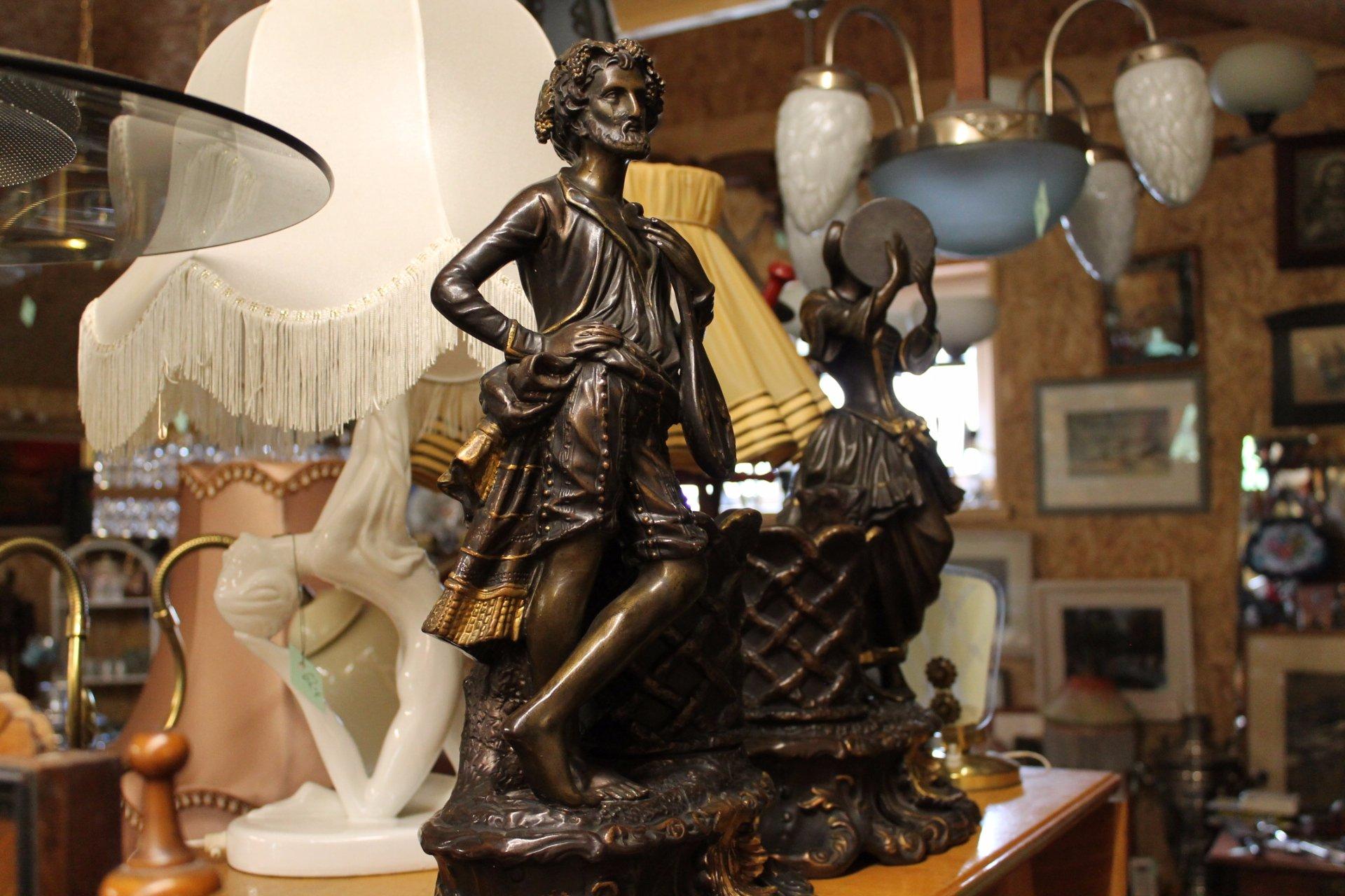 Antikvaras Kaune, Antikvariatas. Antiques