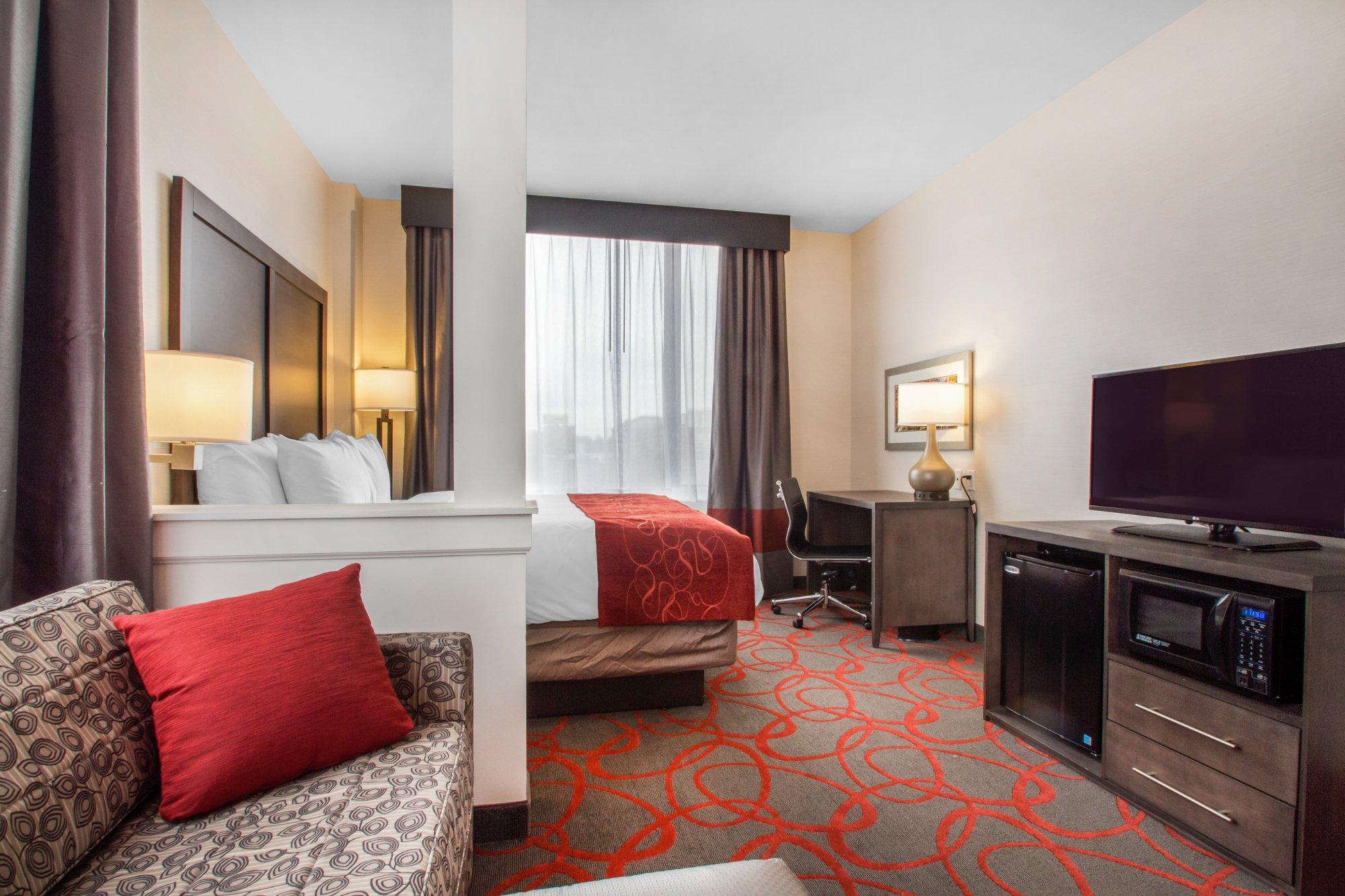 Comfort Inn & Suites Near Stadium