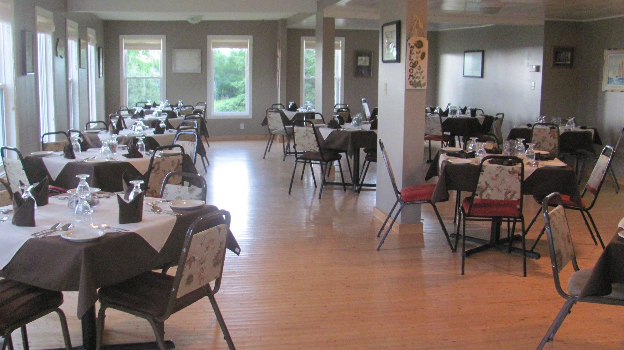 Parson's Tourist Home & Harbour View Cabins