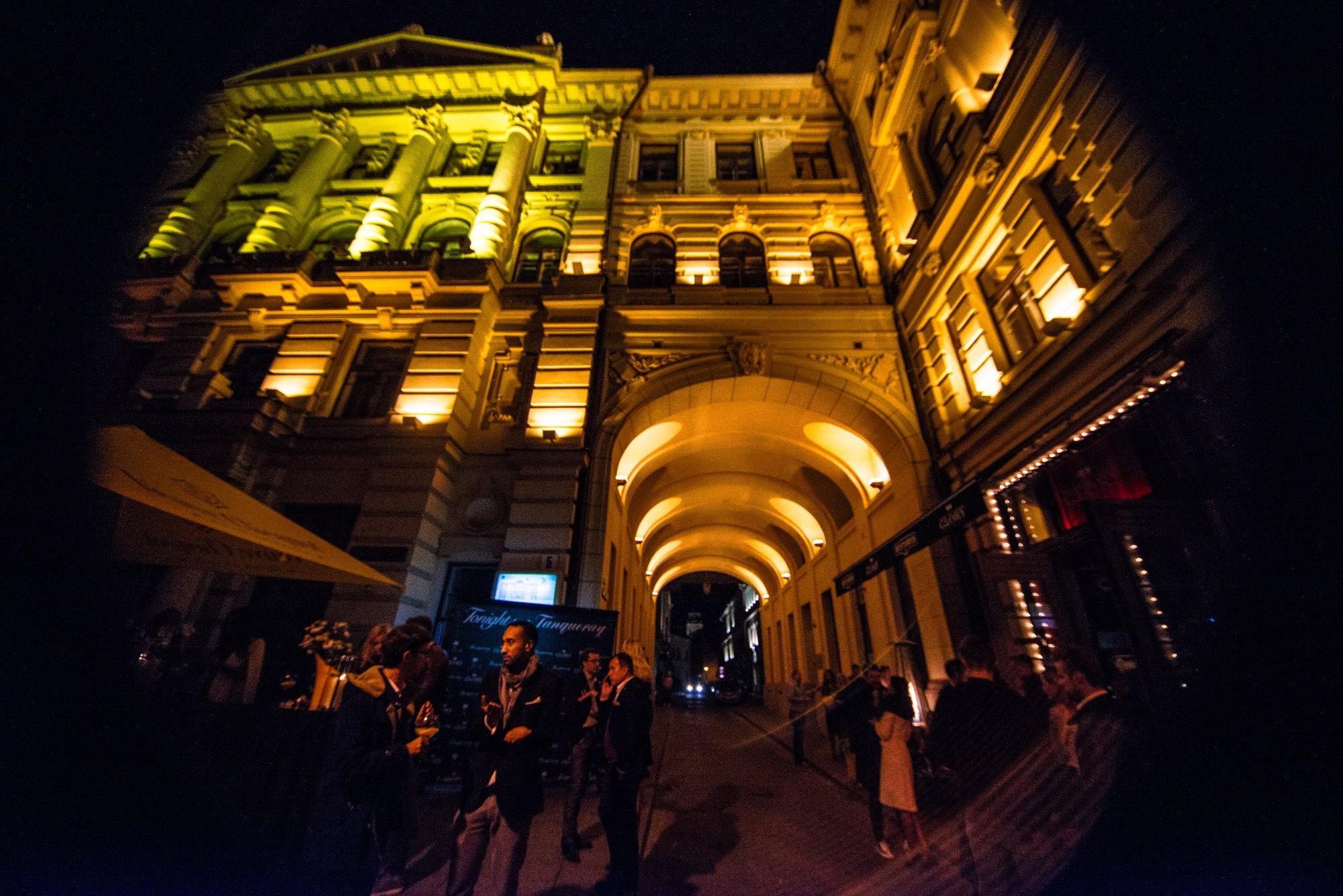 Glory Bar by Stikliai