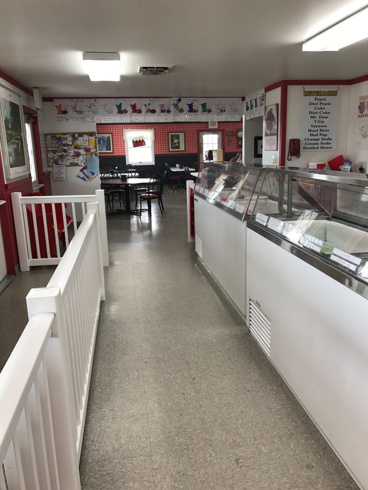 Photo by Travelinklan