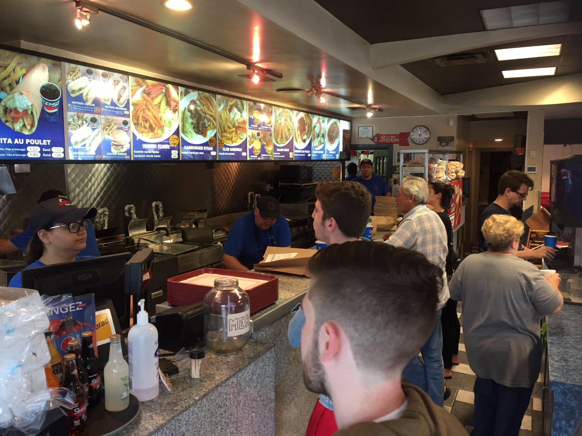 Montréal Hot Dog Station