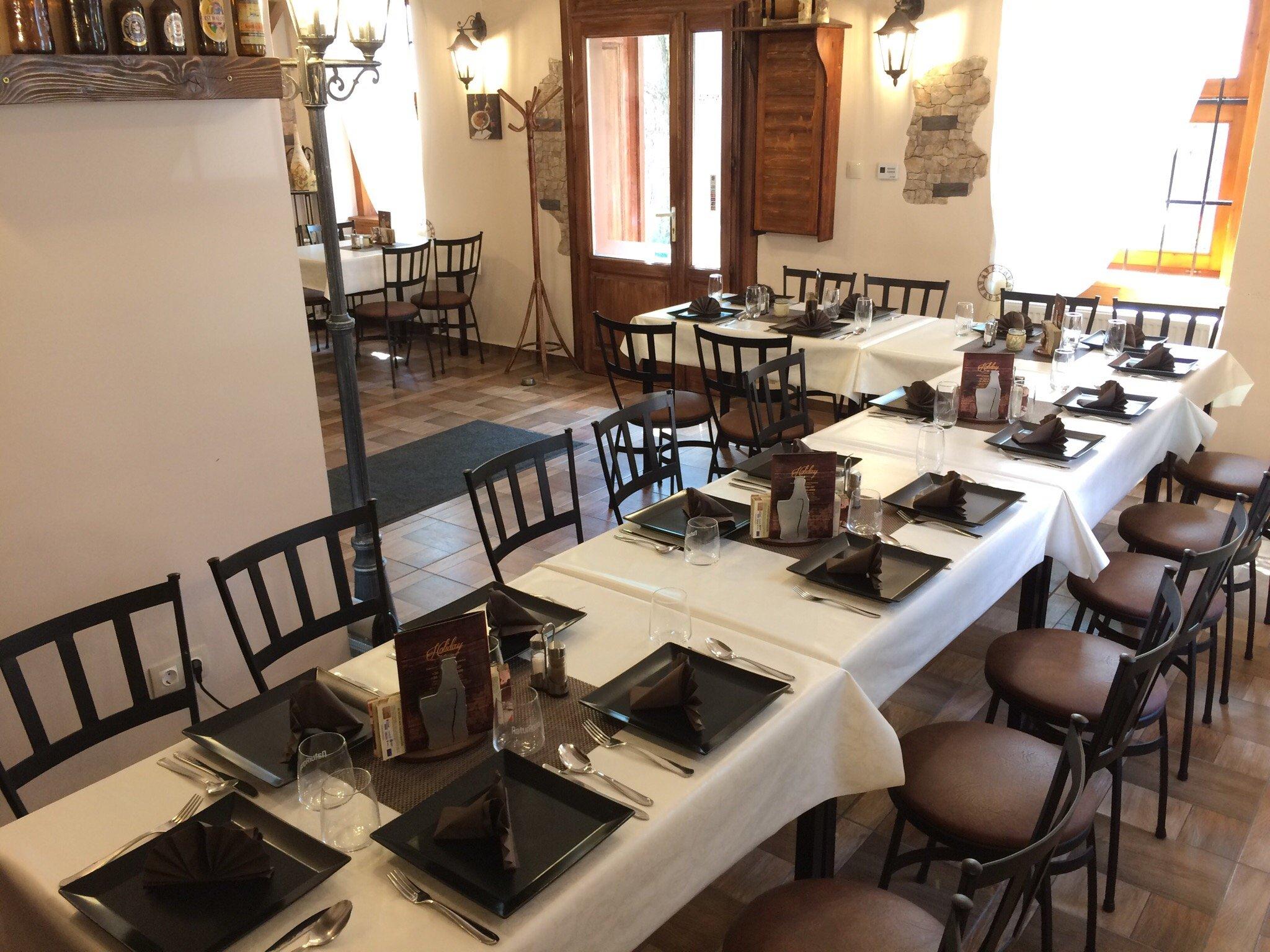 Holiday Pizza and Bar