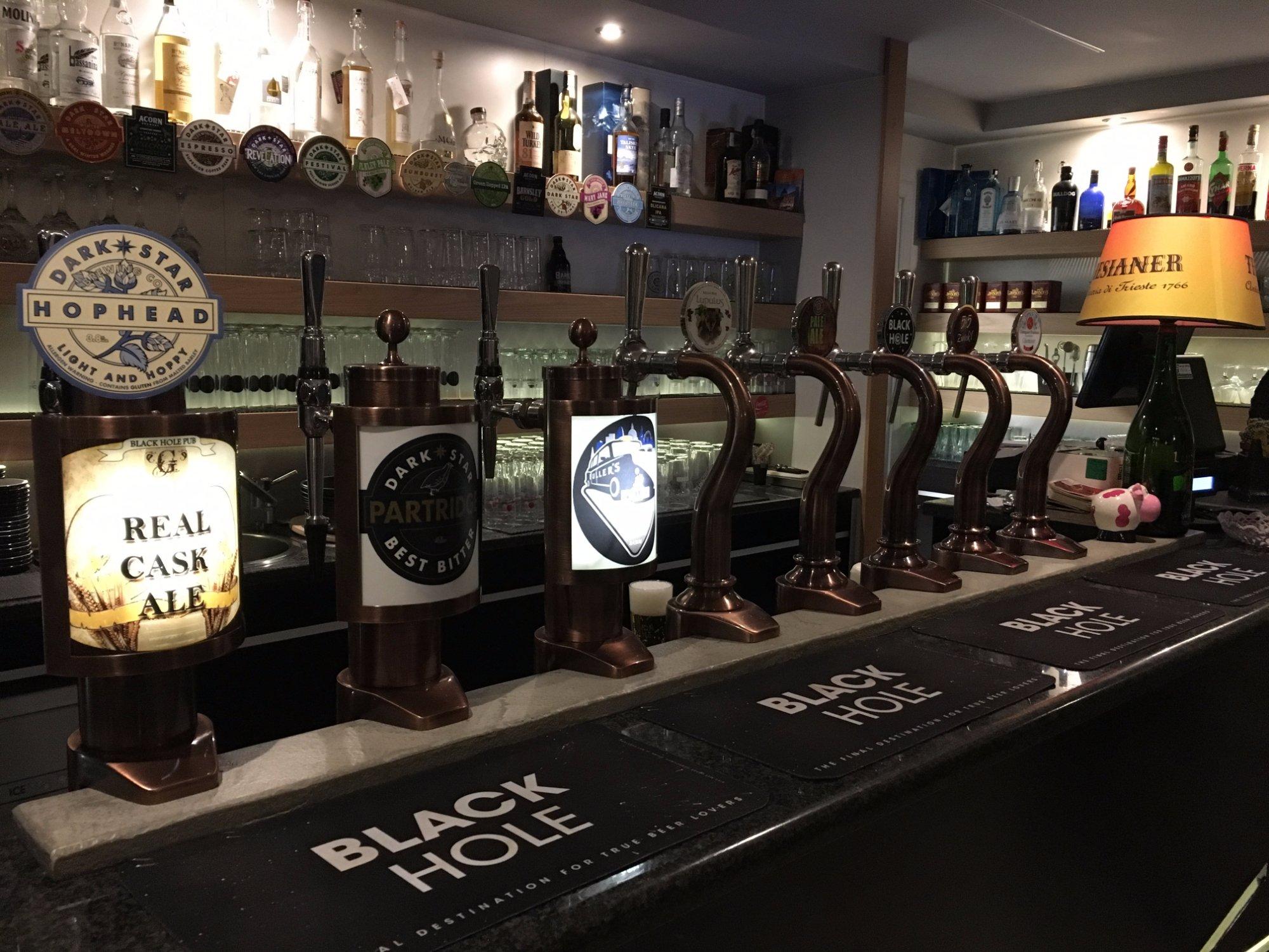 Black Hole Birreria Paninoteca con Cucina