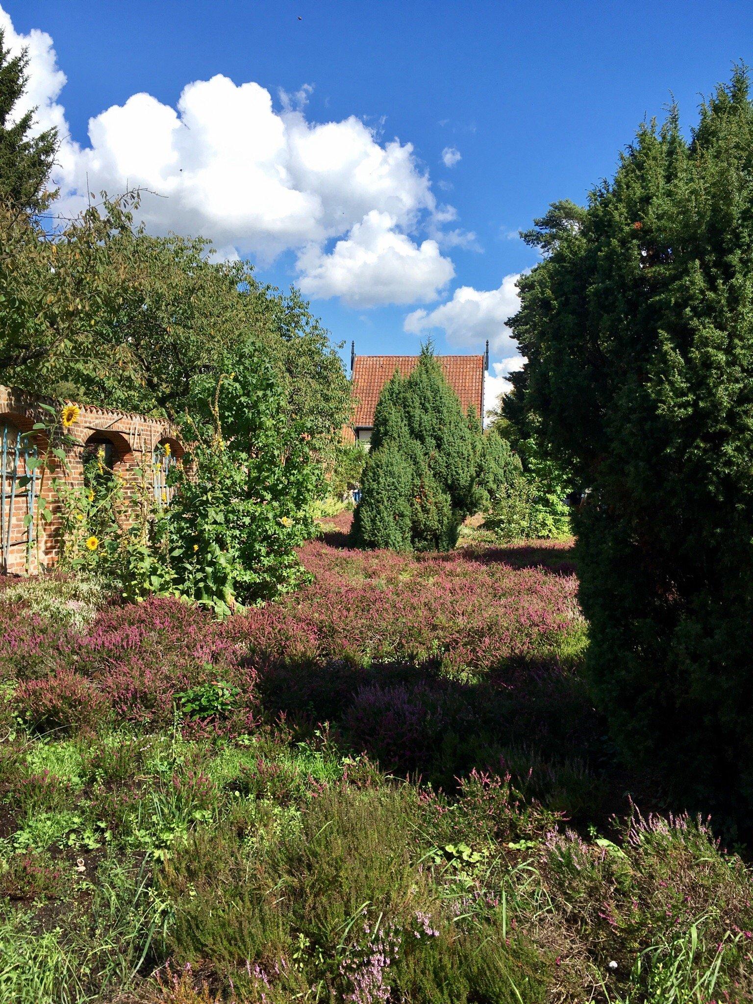 Institut fuer Bienenkunde (Laves)