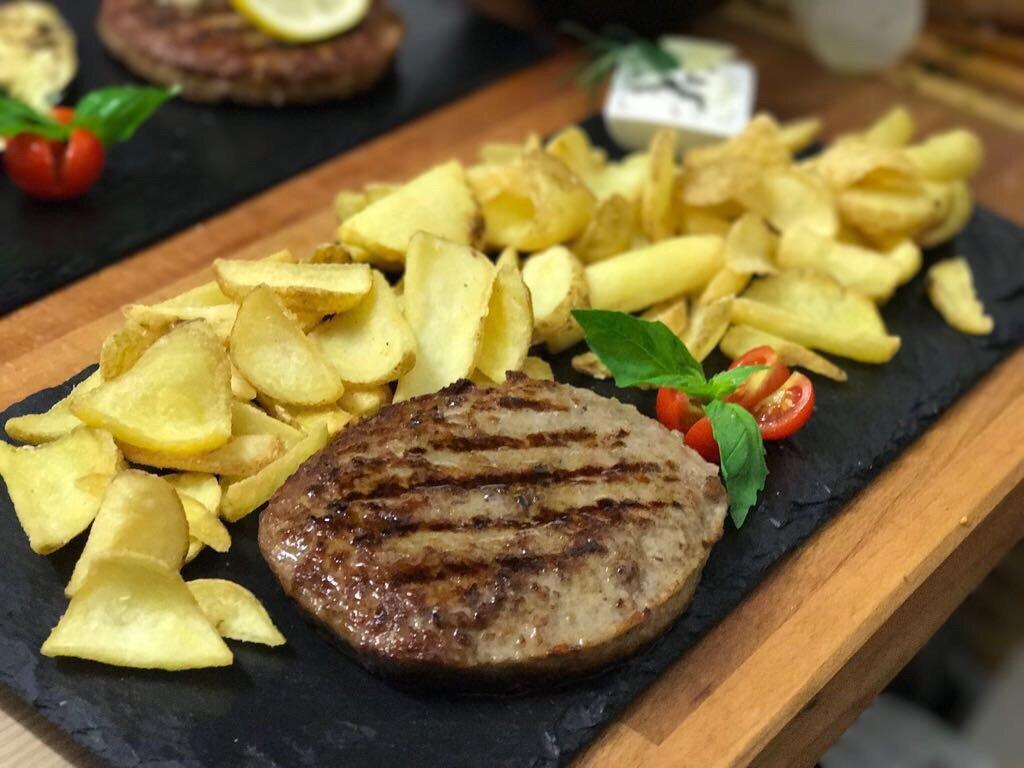 Wooden House Risto Pub