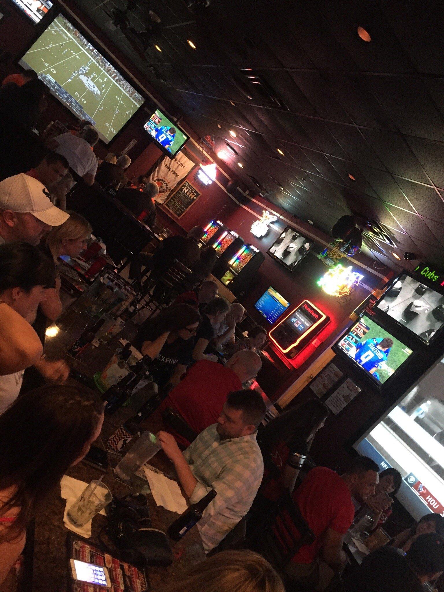 Stats Sports Bar and Grill