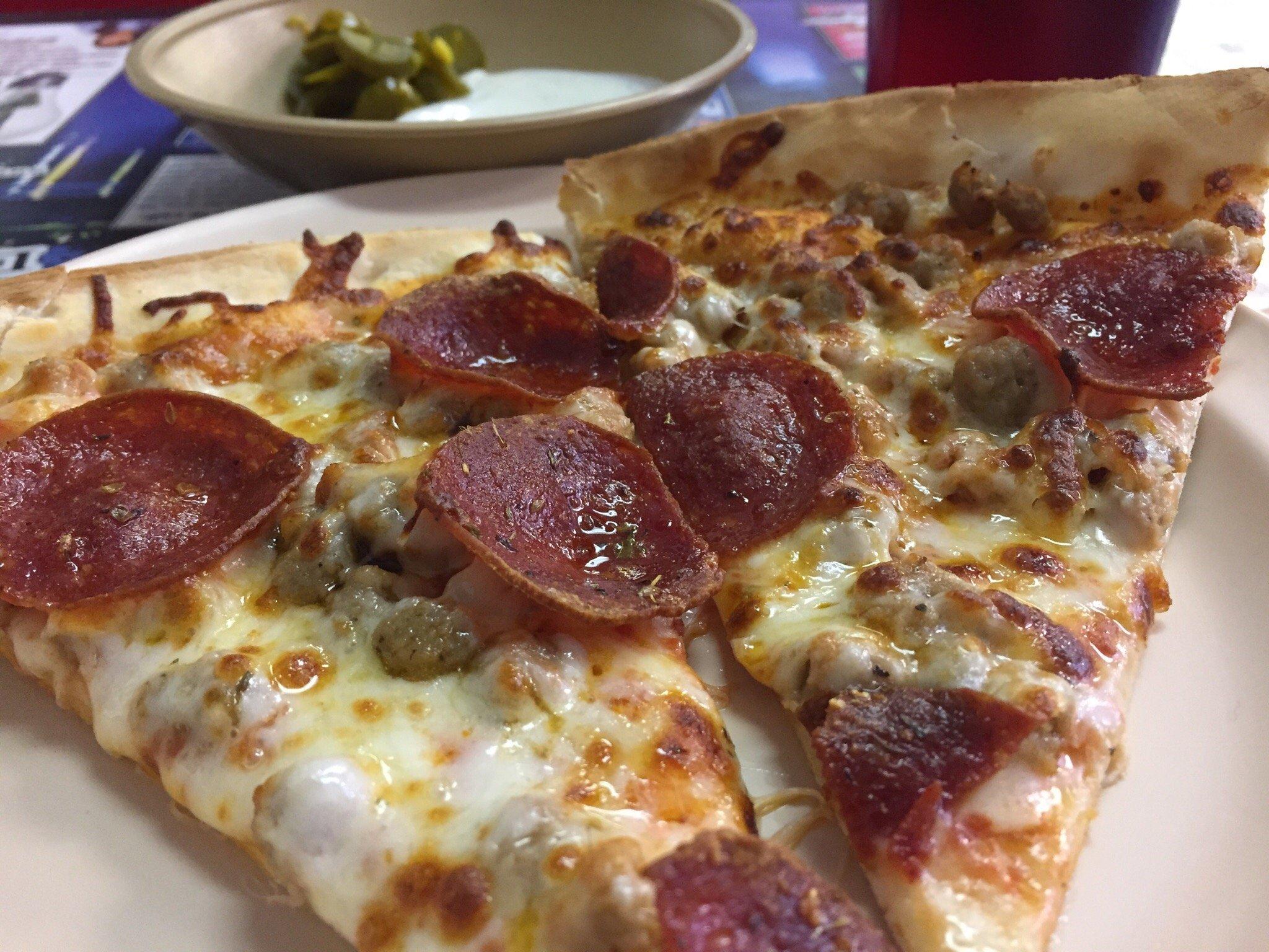 Larry's Pizza-Downtown