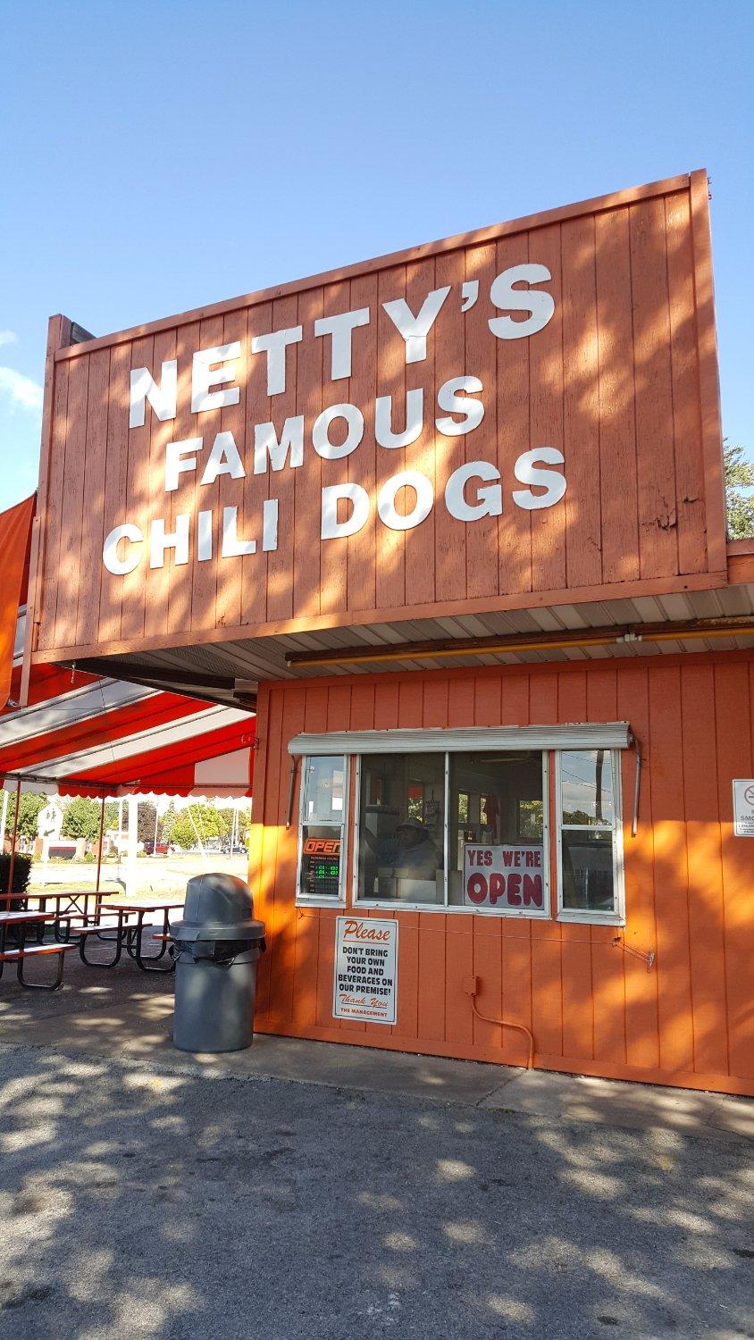 Netty's Chili Dogs