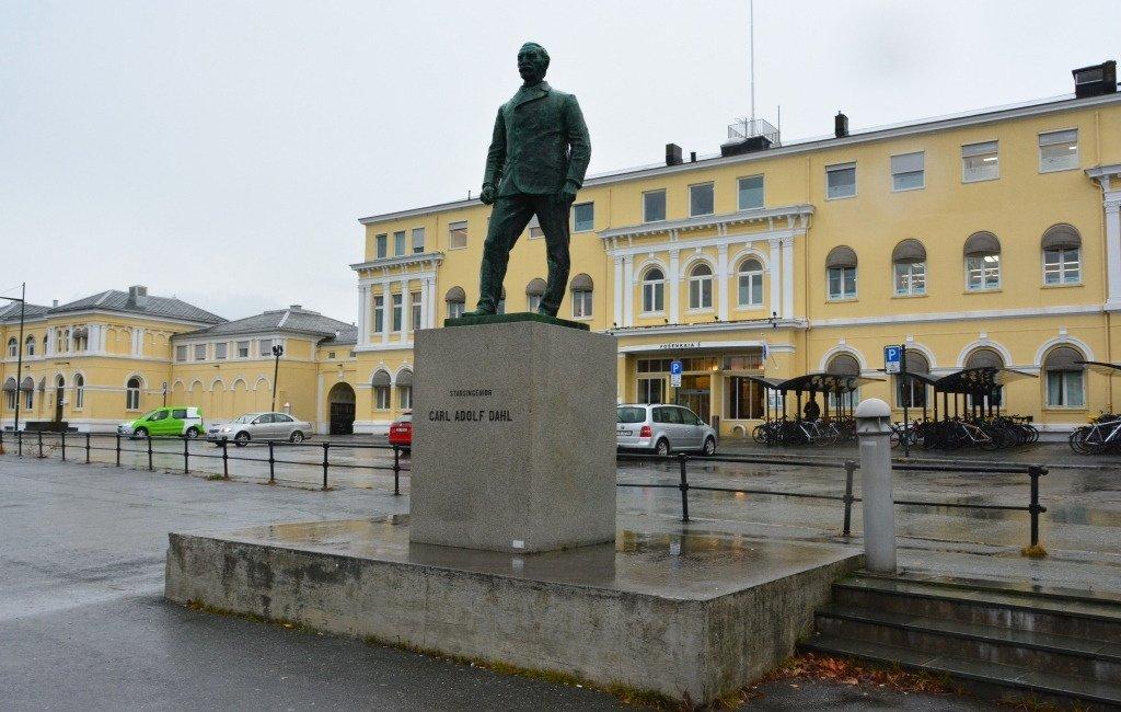 Carl Adolf Dahl Statue