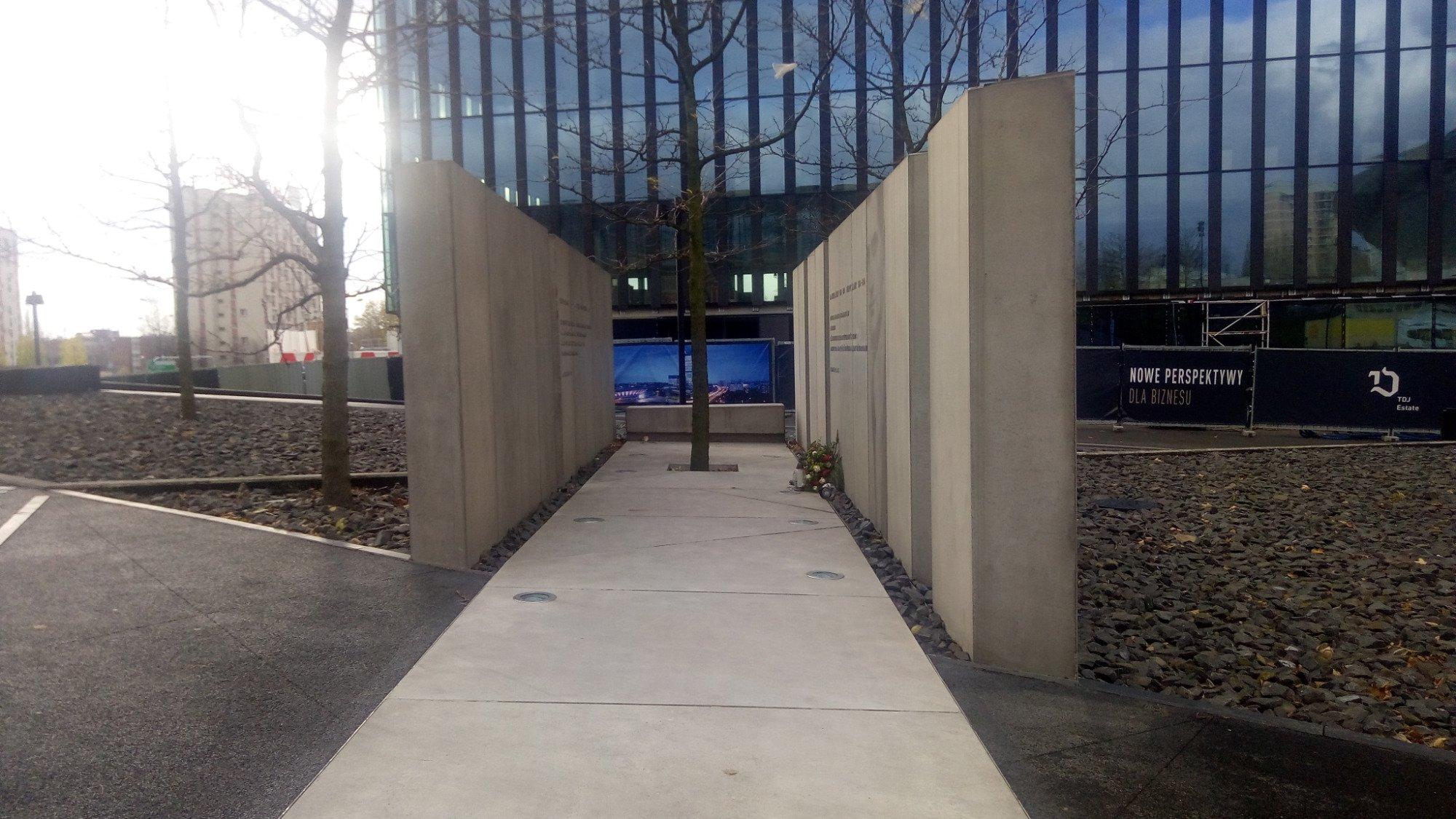 Henryk Sławik and Jozsef Antall Monument