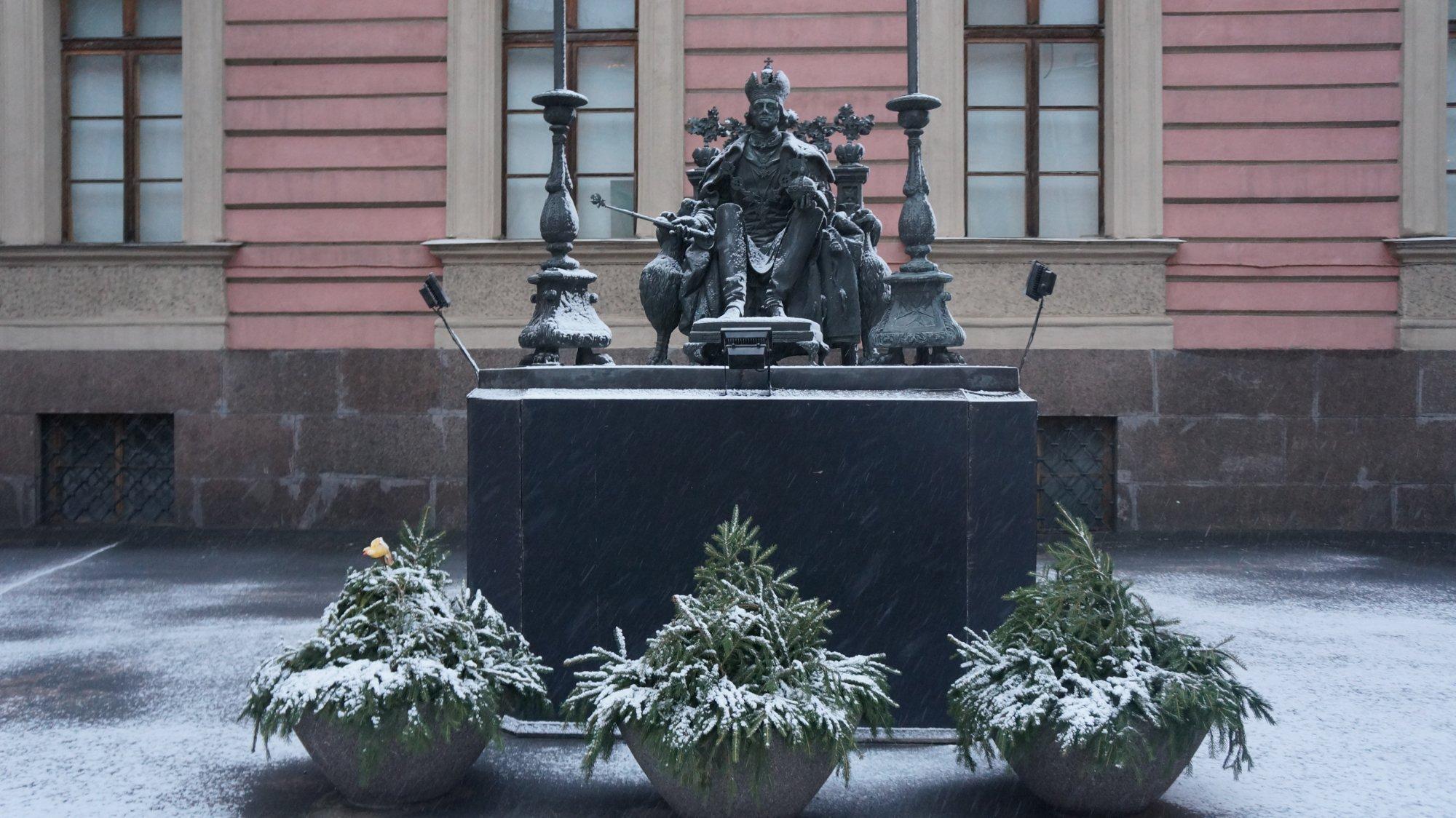 Pavel Pervy Monument
