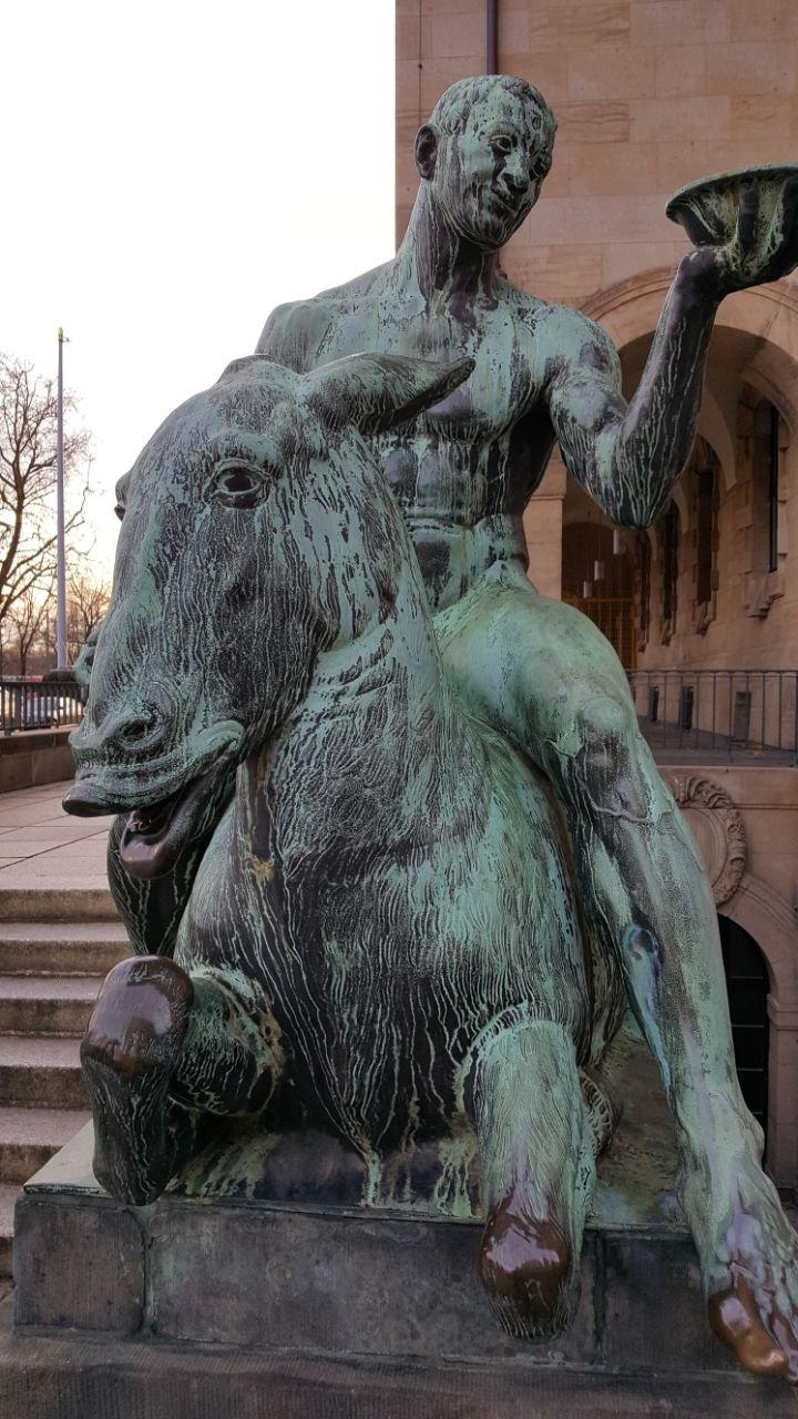 Skulptur "Baccus auf dem betrunkenen Esel"