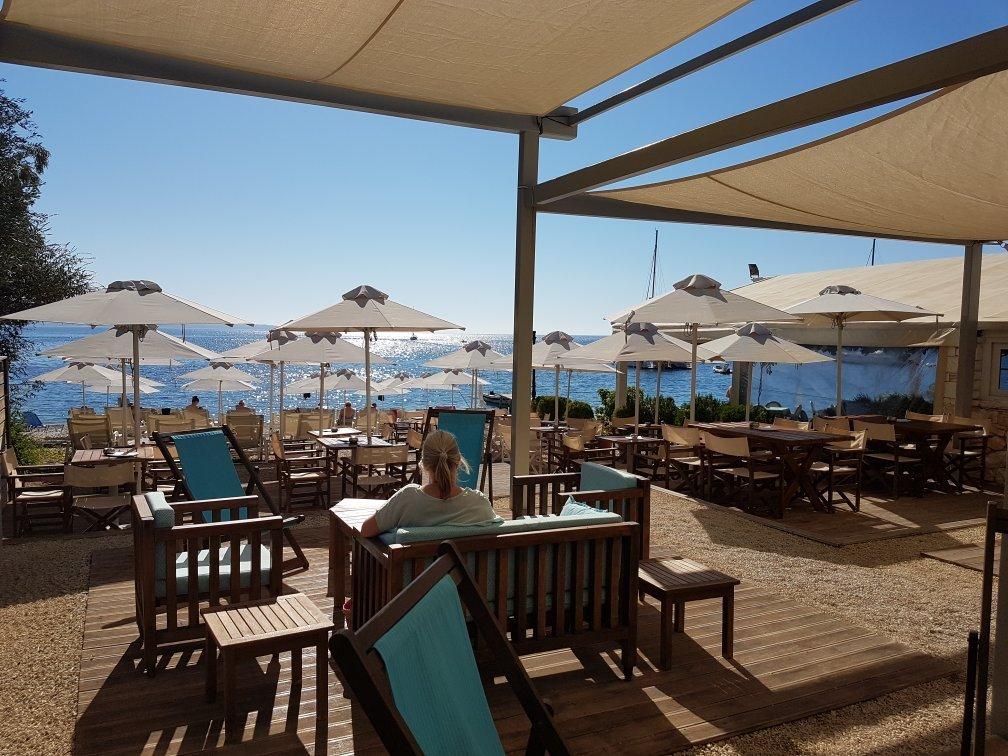 Sea Breeze Seaside Bar