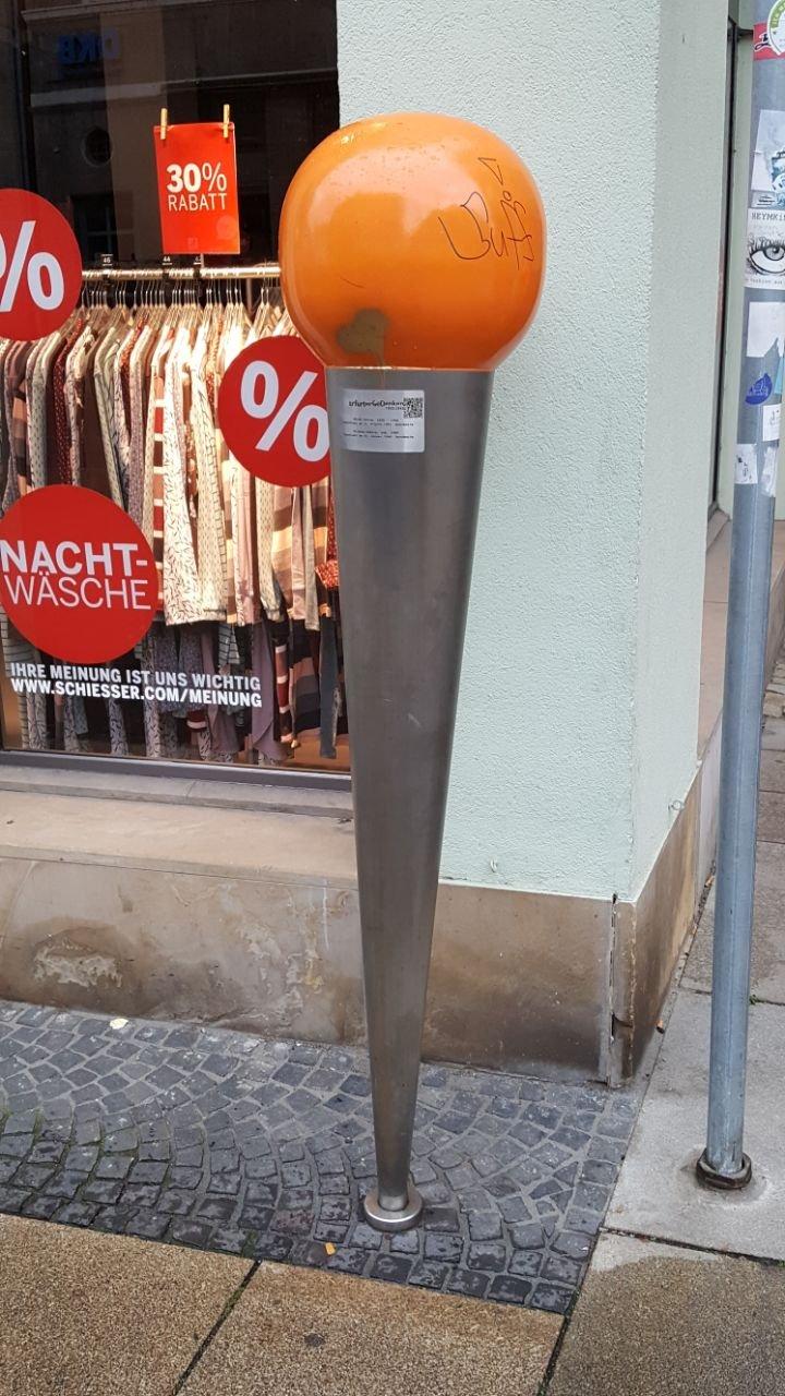 Denknadeln für Holocaust-Opfer