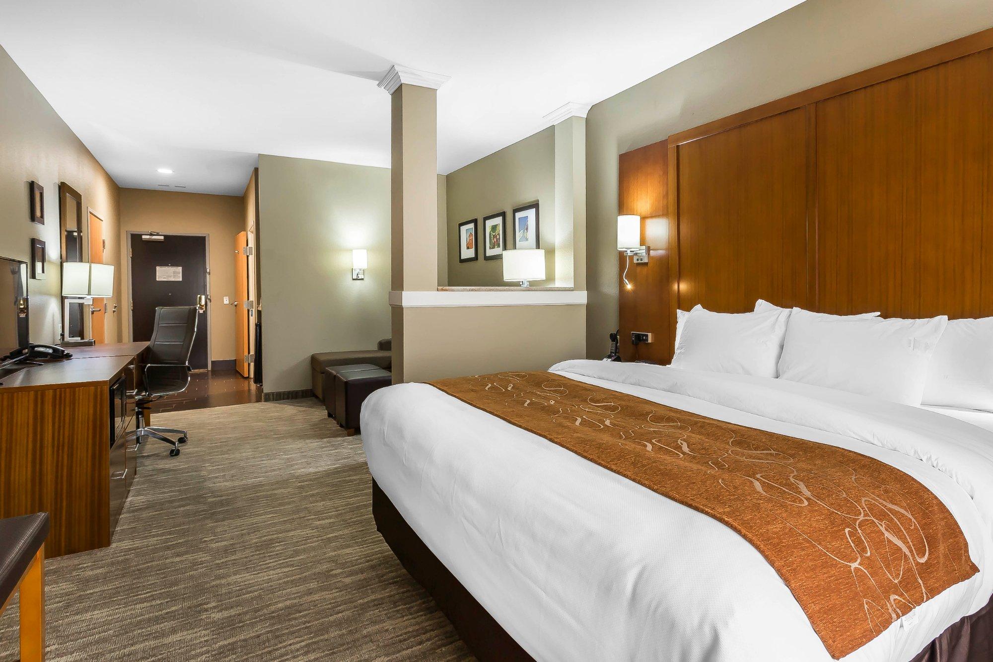 Comfort Suites University