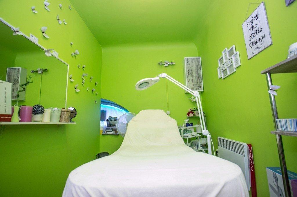 Full Diamond Beauty Salon