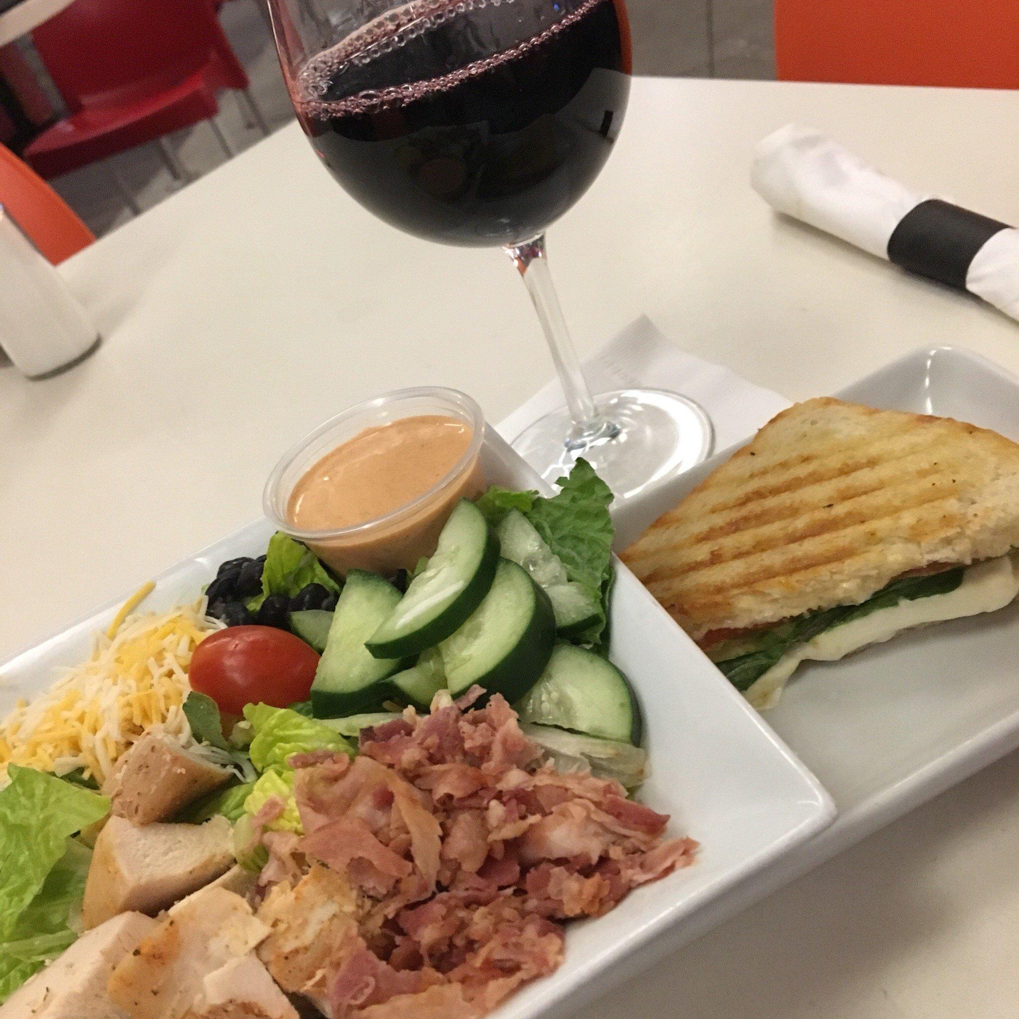 4th Street Vine Wine & Beer Bar