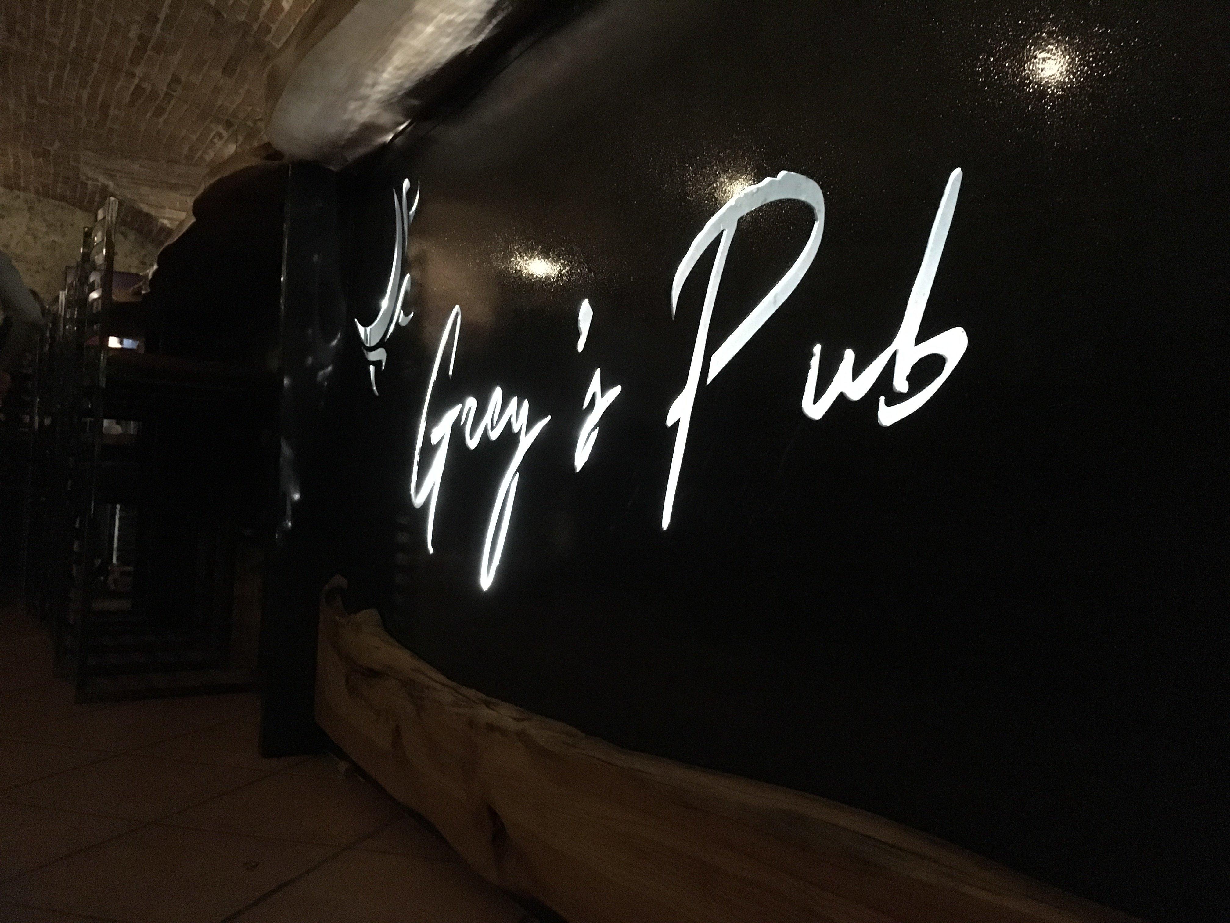 Grey’s Pub - Restaurant Lounge Bar