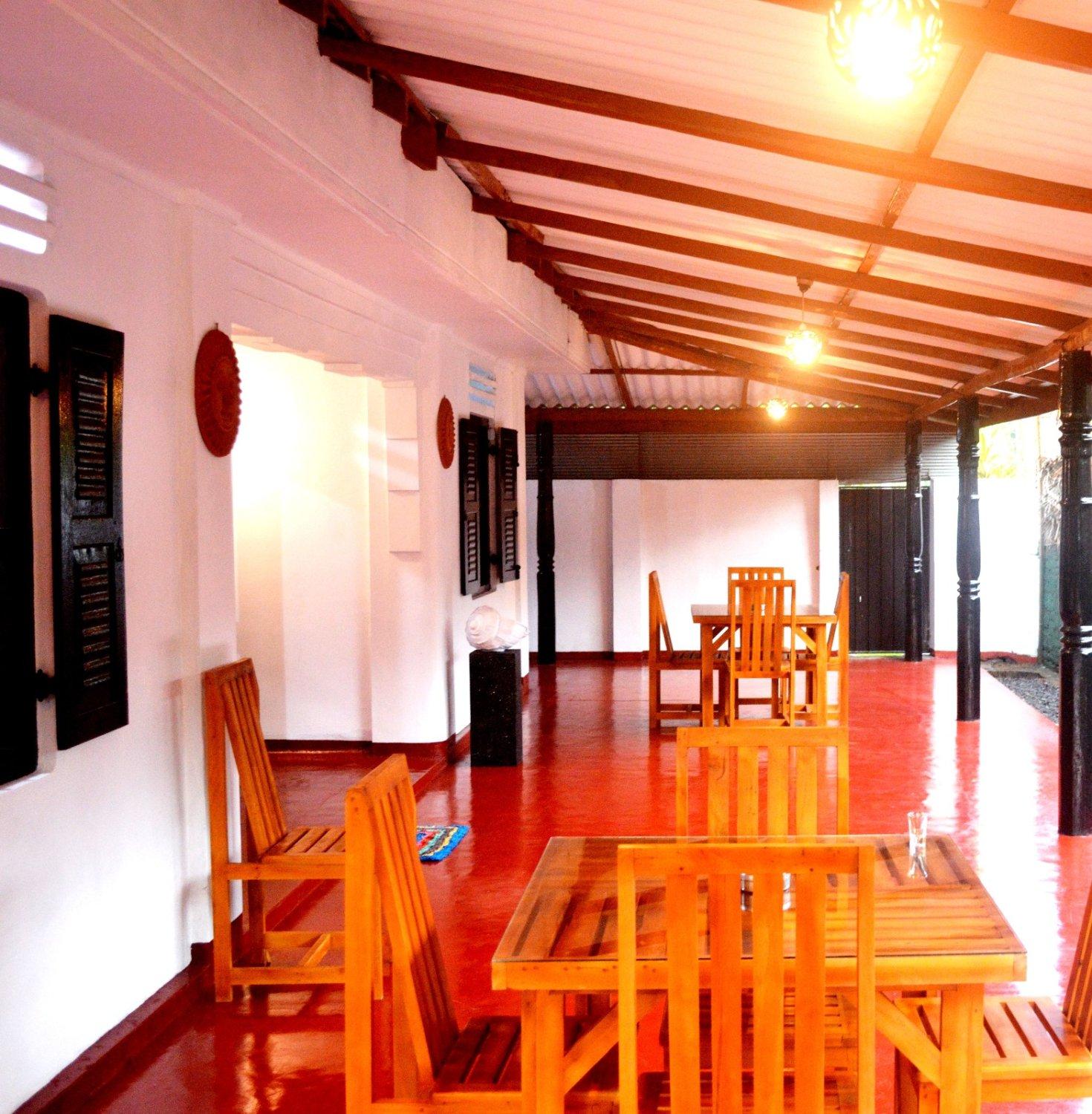 Photo by namalkodithuwakku