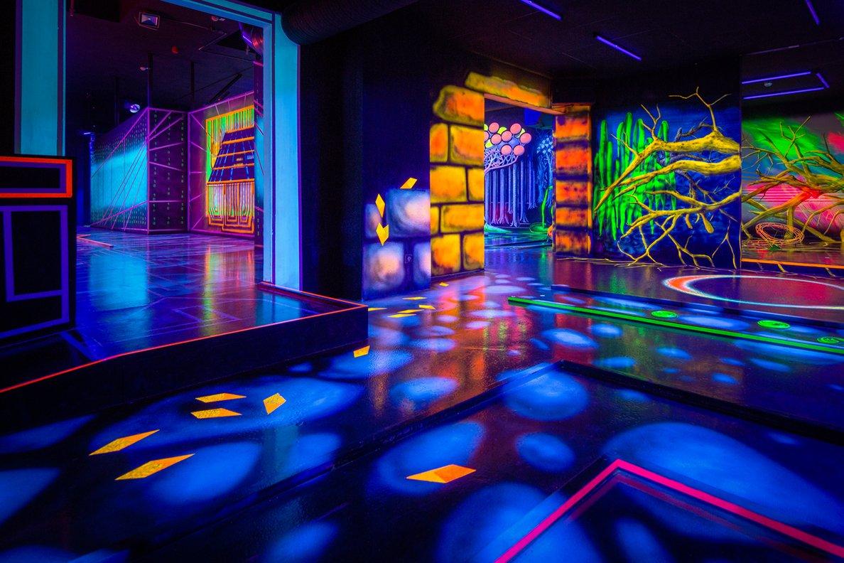 Schwarzlicht Semester Minigolf Bochum