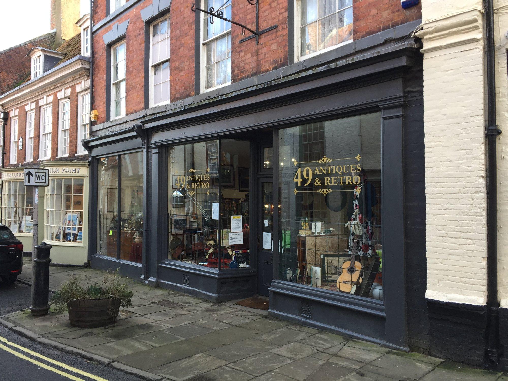 49 Antiques & Retro