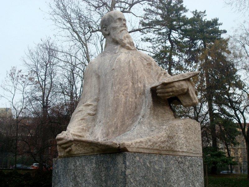 Monumento a Filippo Carcano