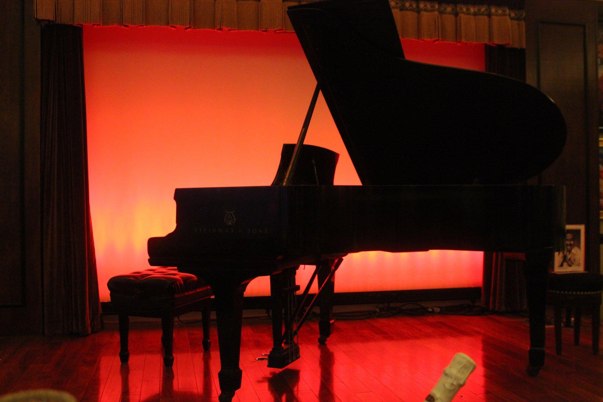 Lorenzo's Restaurant, Bar & Cabaret