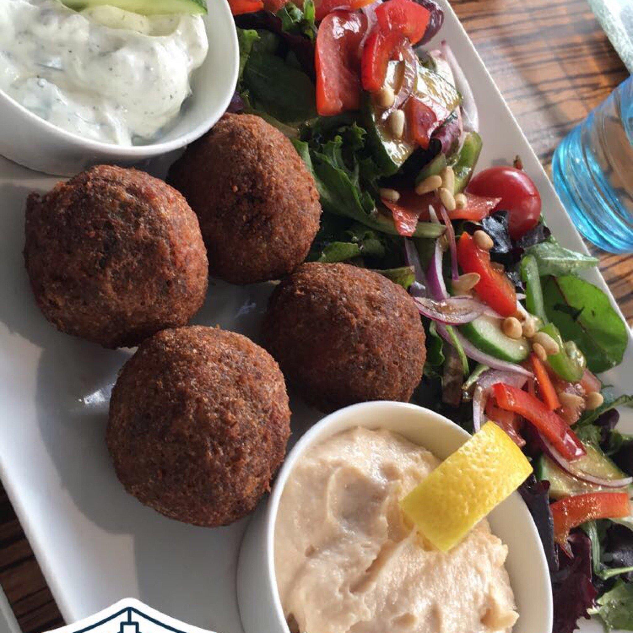 Photo by elinanvglvn