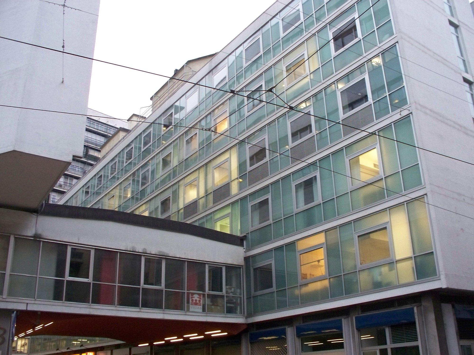 Complesso edilizio per uffici e abitazioni