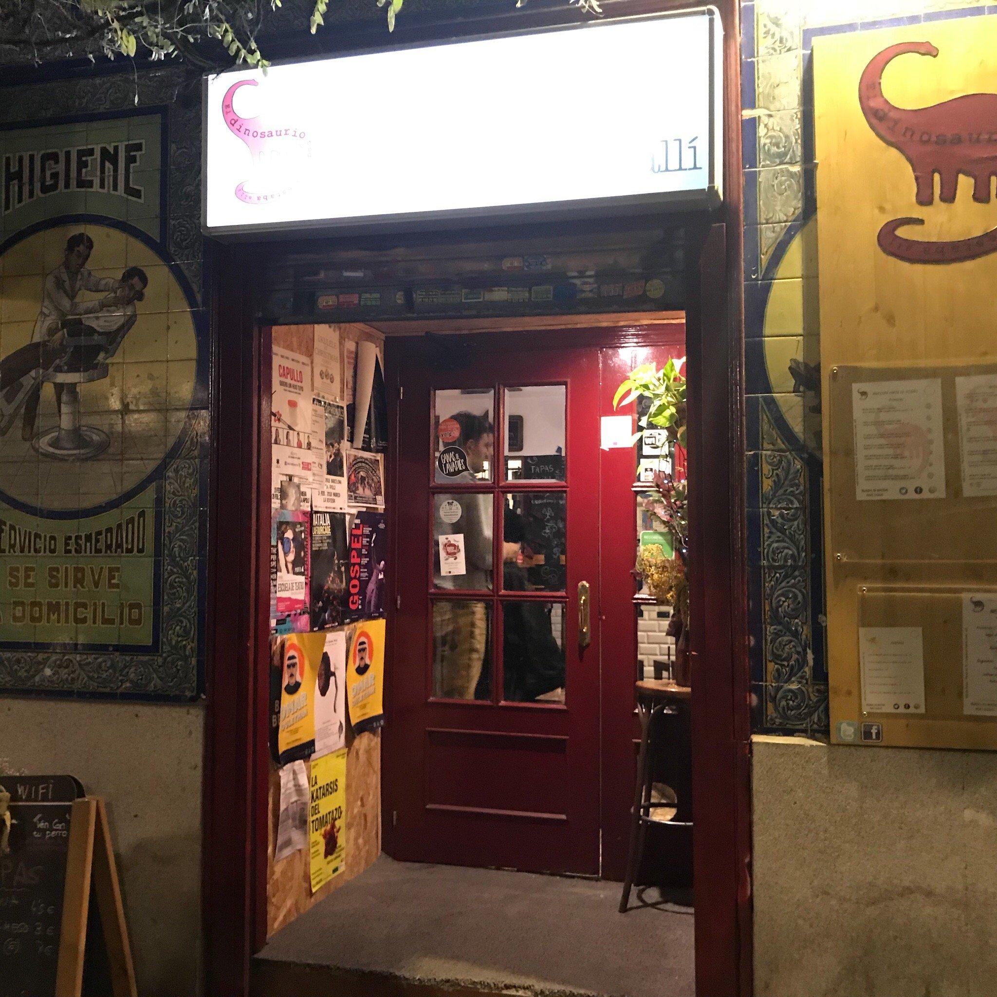 El Dinosaurio Todavia Estaba Alli