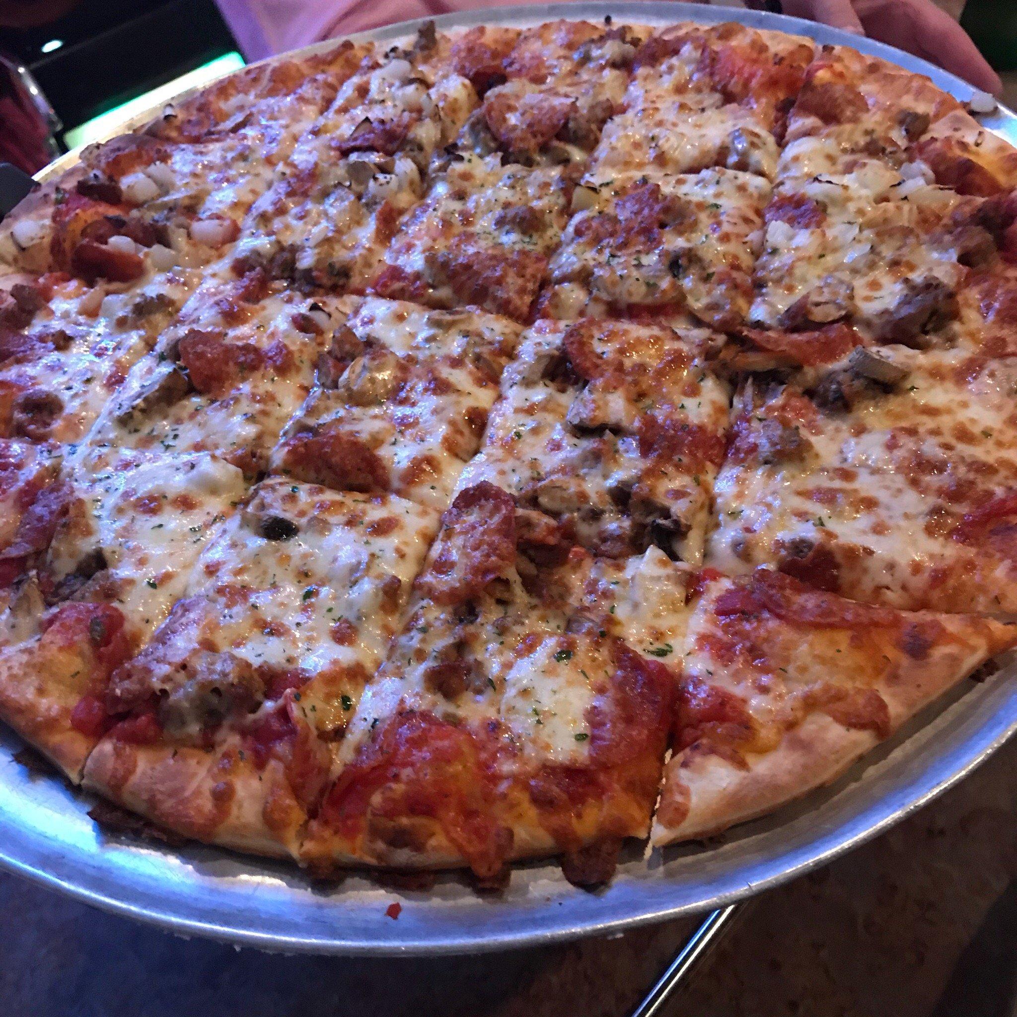 Hot takeout pizza in Kearney MO from Giambalvo’s