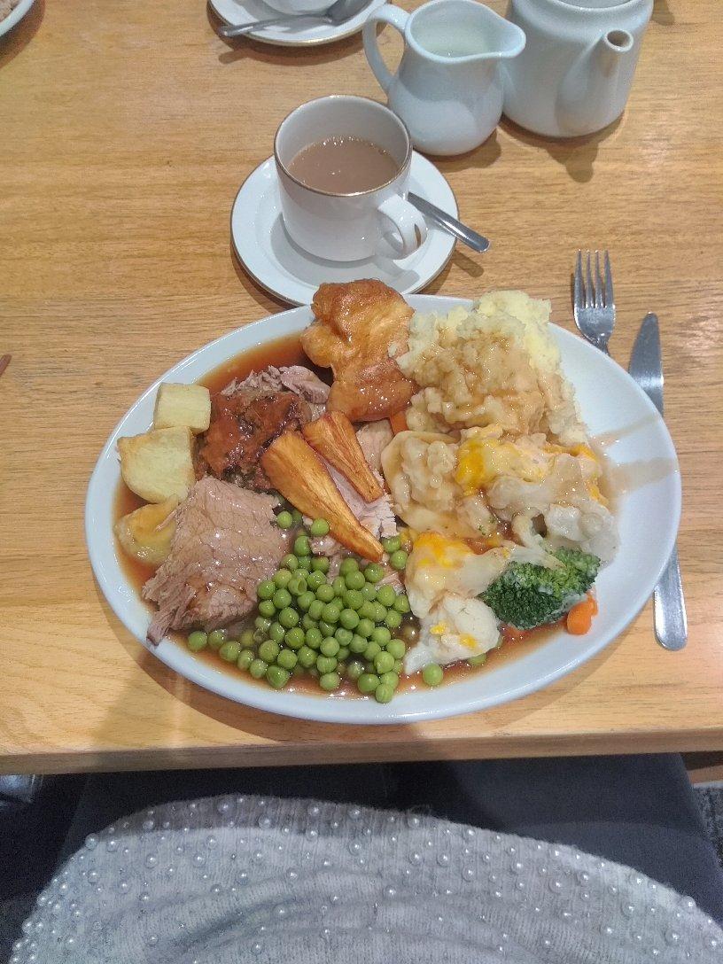 Ginghams Restaurant & Fish And Chip Takeaway