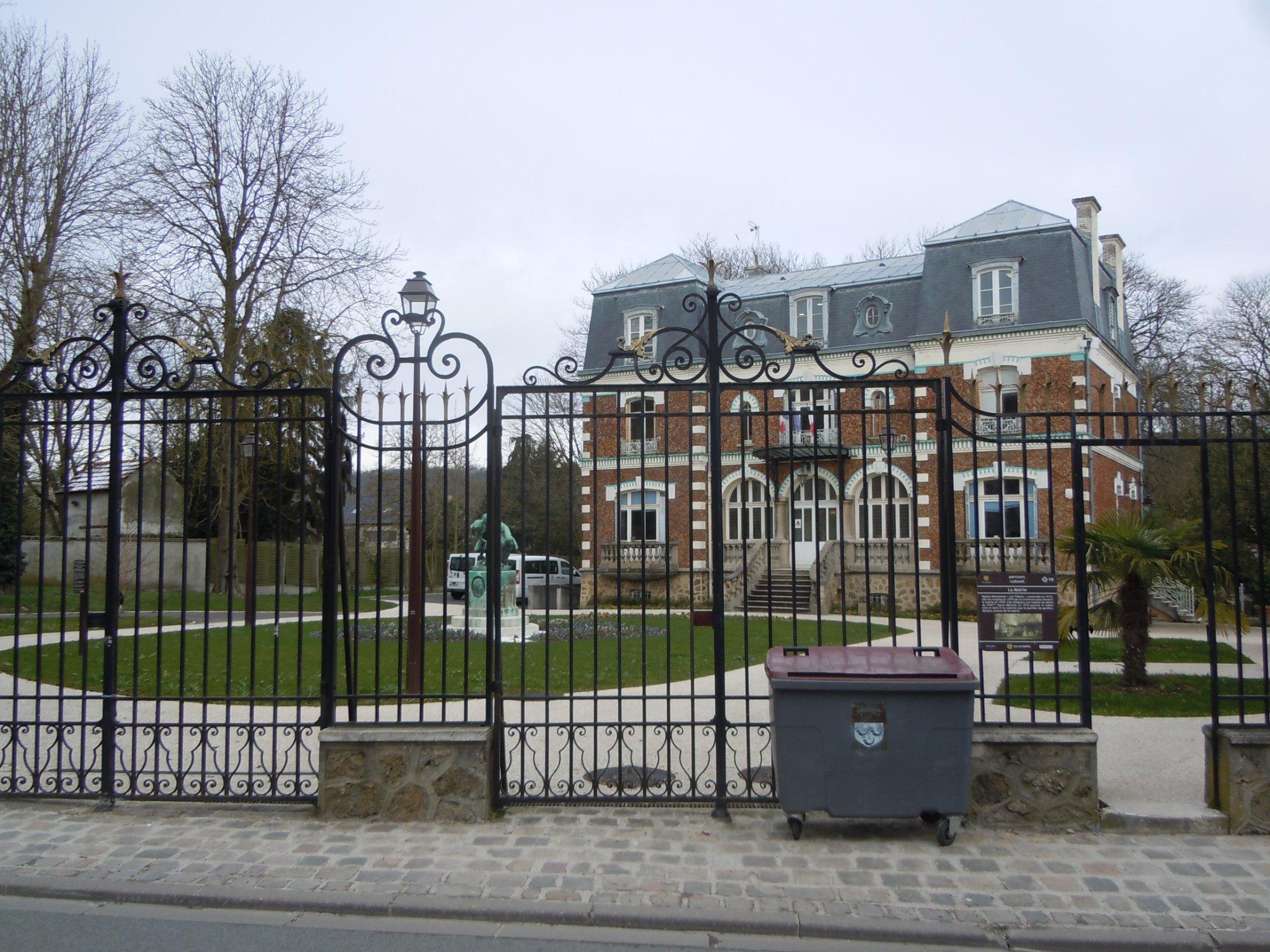 Monument à Raoul Larche