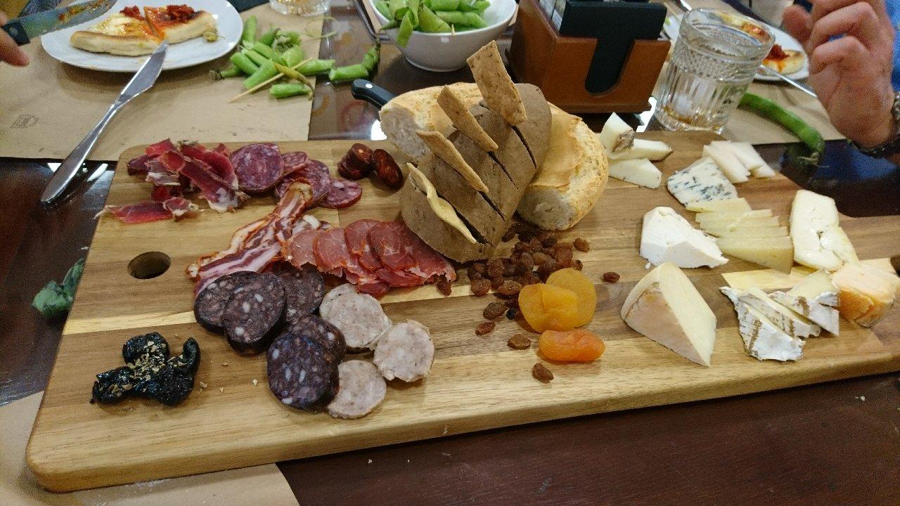 Taberna Colmado El Desavio