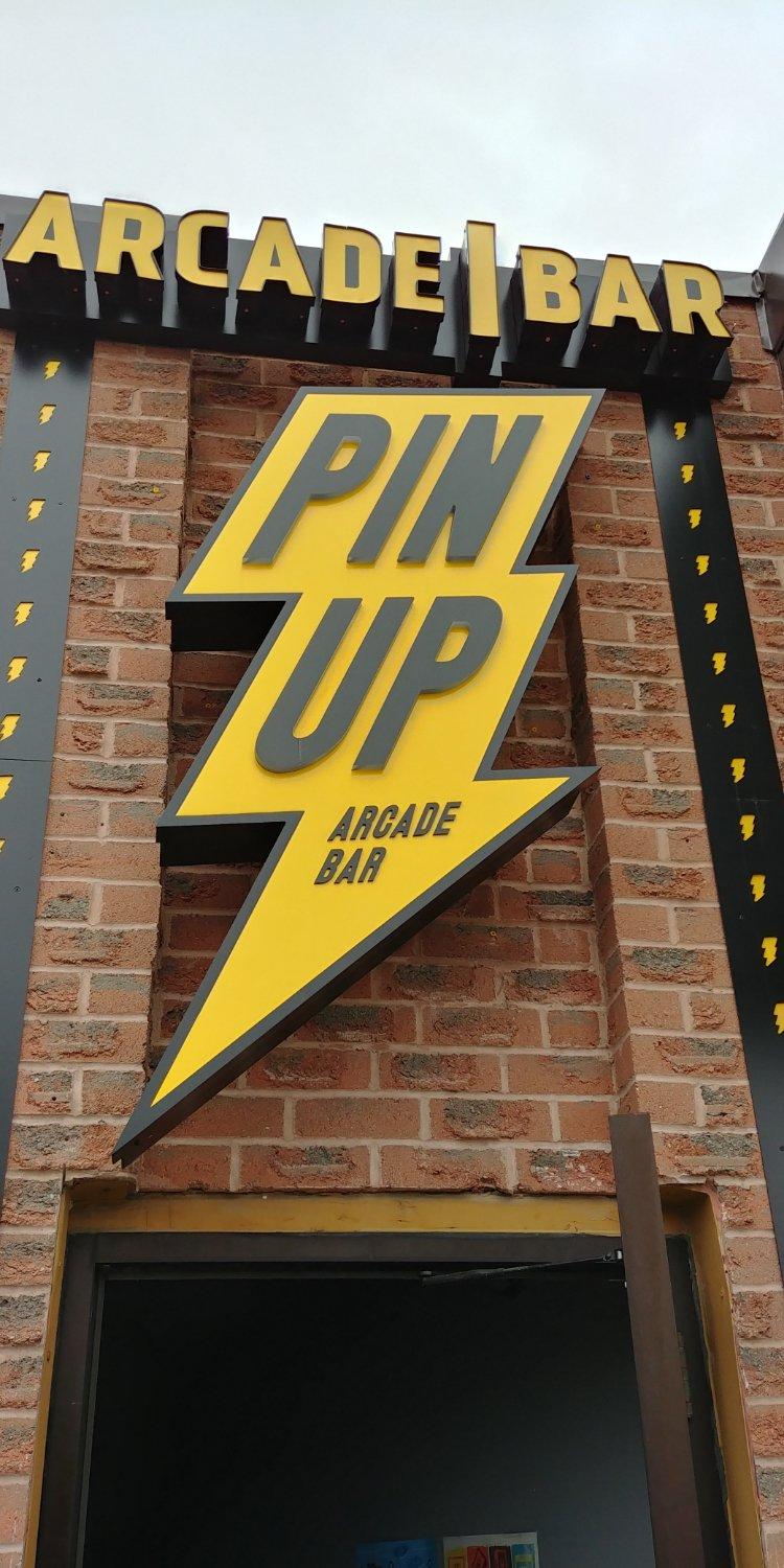 Pin Up Arcade Bar