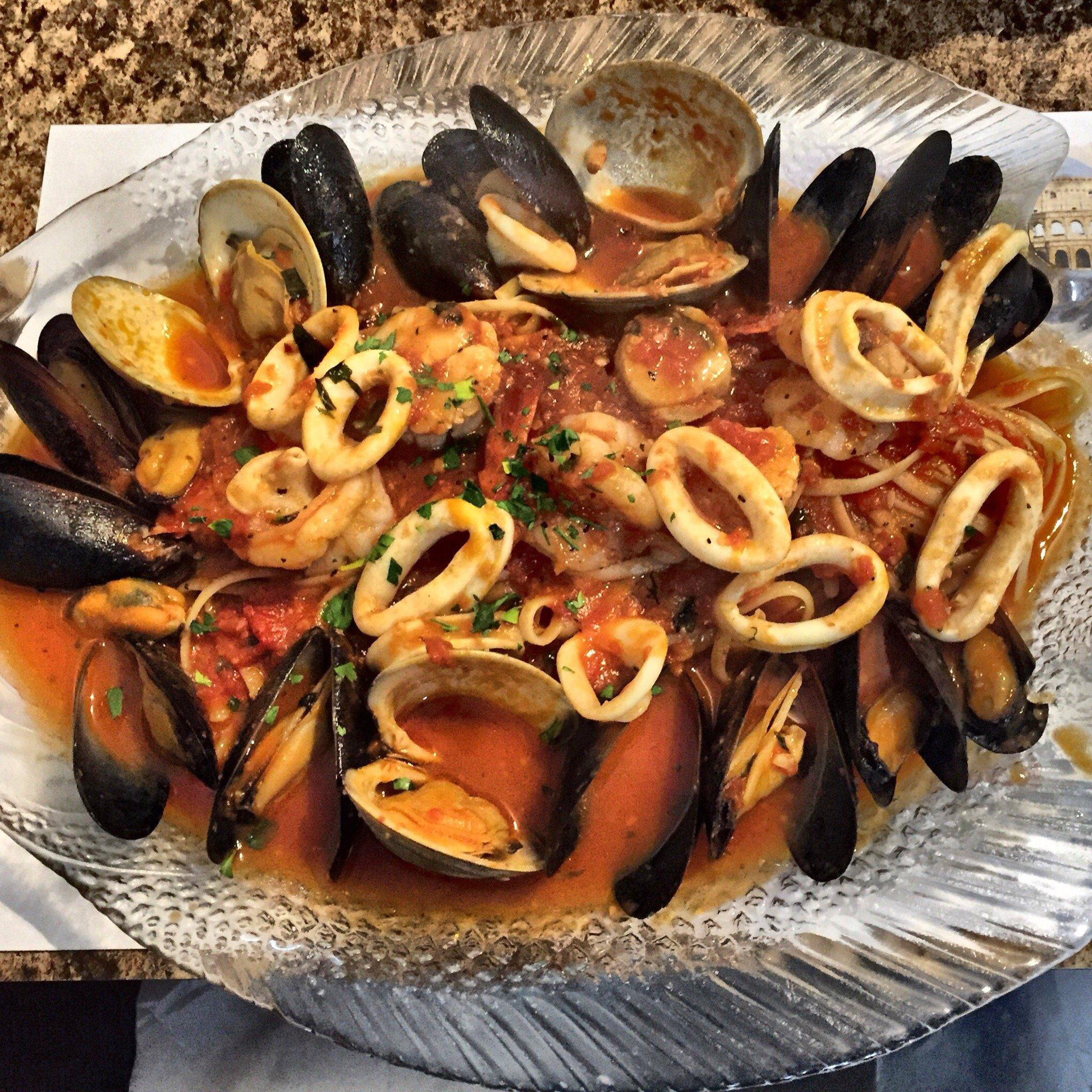 Ella's Mama Mia's Restaurant and Pizzeria