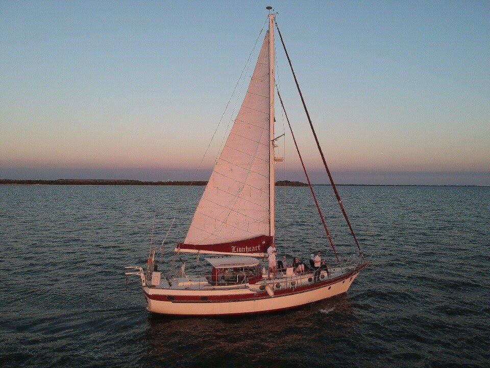 Olde World Sailing Line