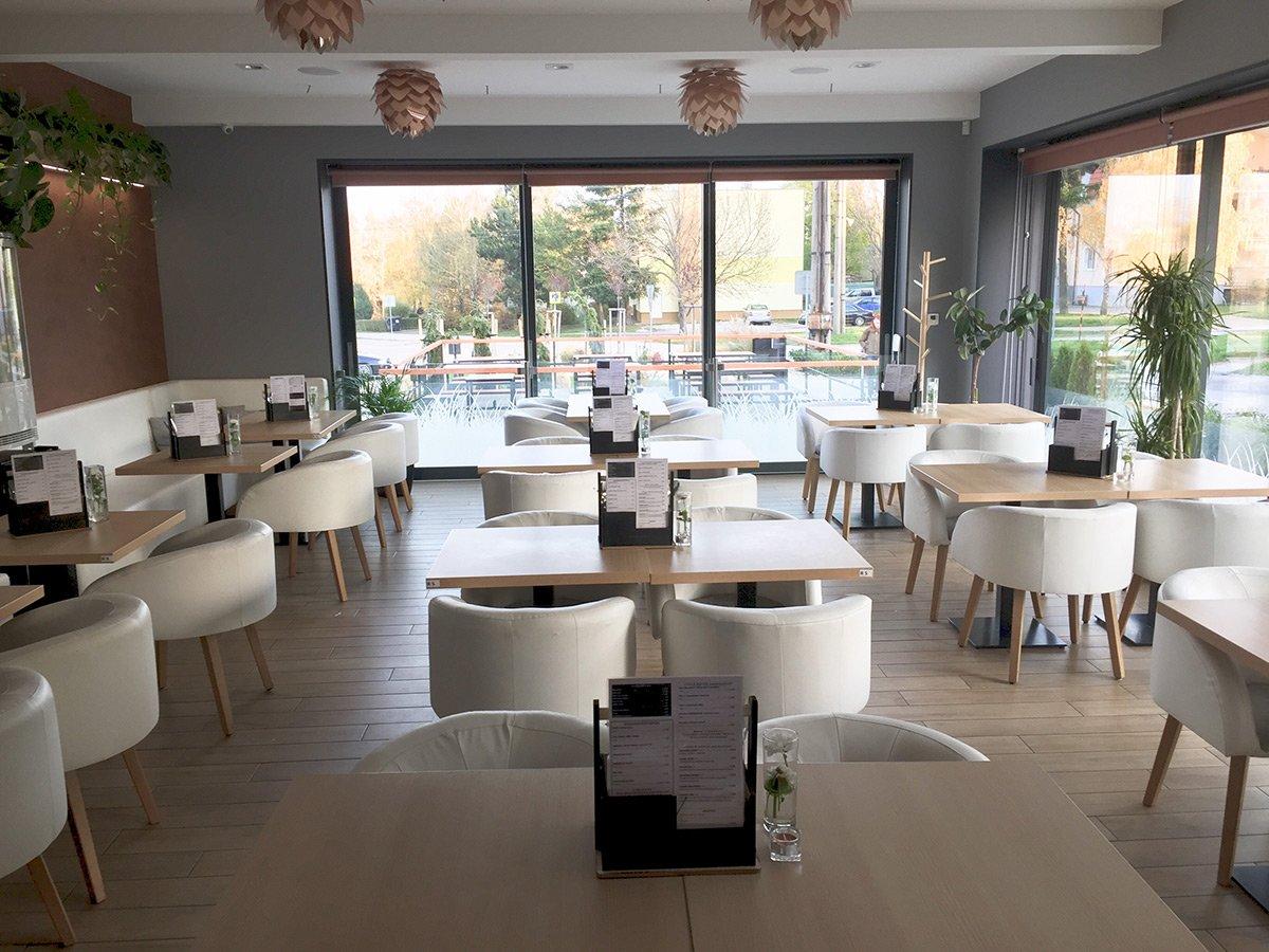 Treeclub Bar & Restaurant