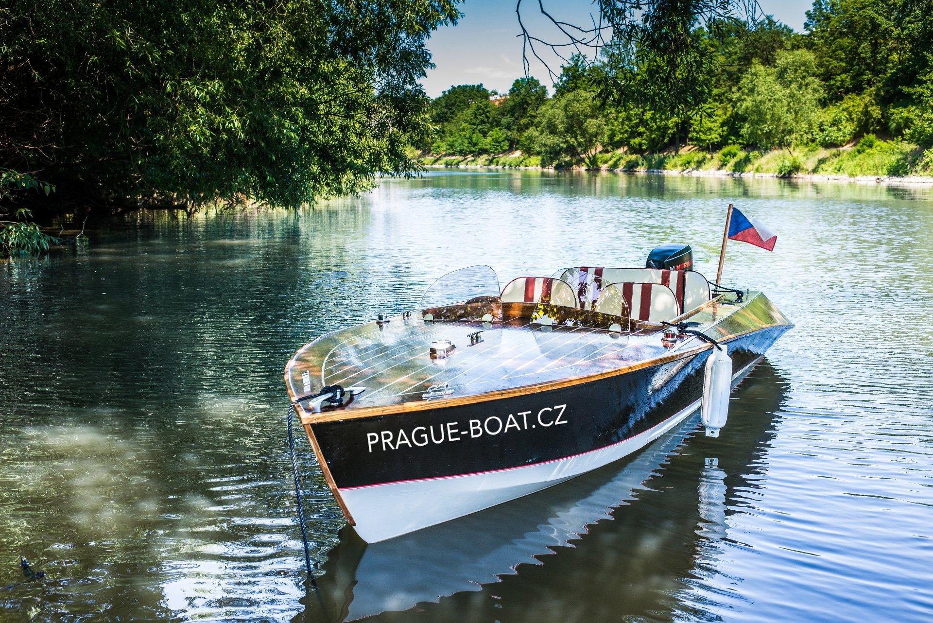 PRAGUE-BOAT