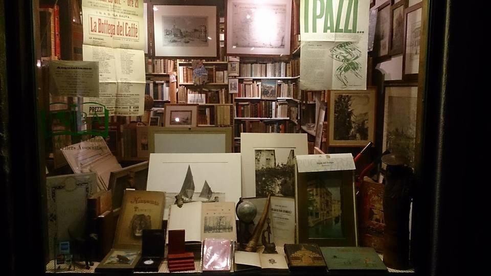 Segni nel Tempo antiquarian bookshop in Venice