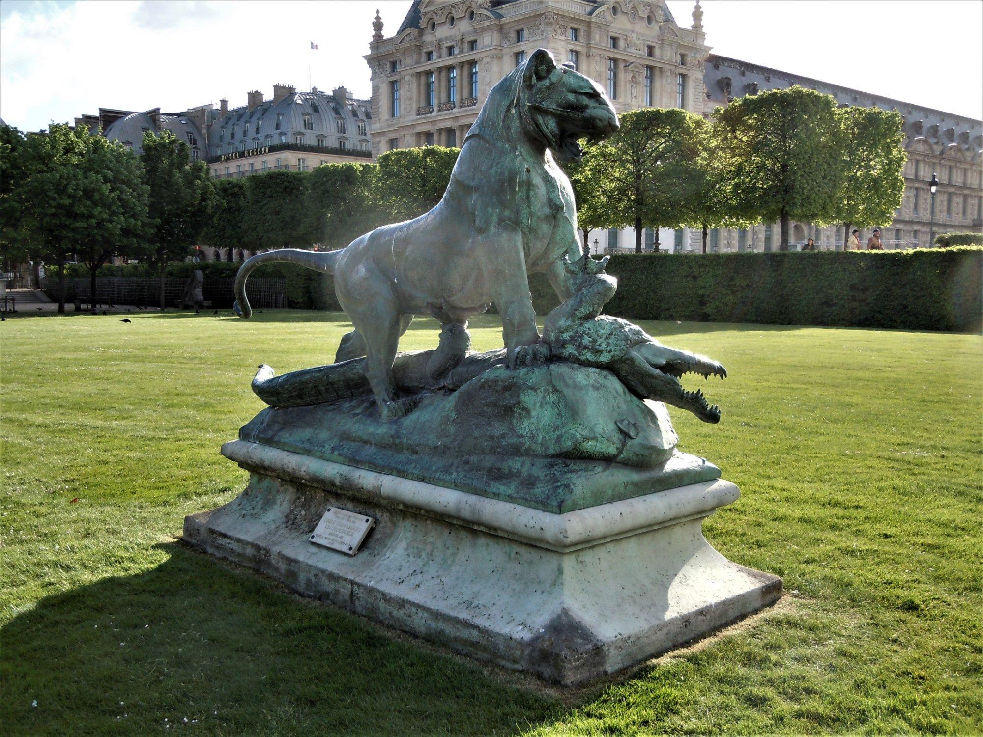 Statue Tigre Terrassant un Crocodile