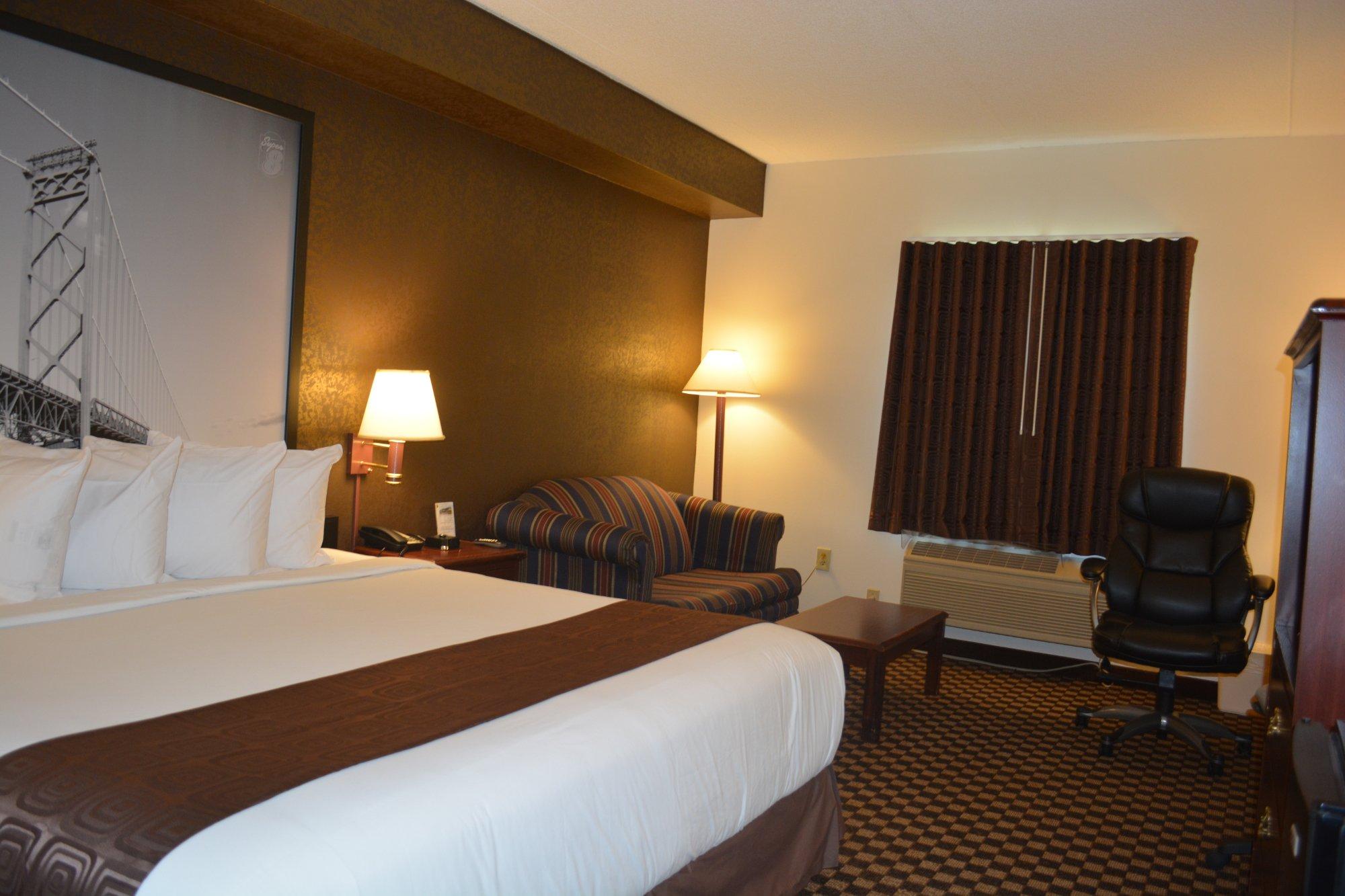 Super 8 by Wyndham Ambassador Bridge Windsor ON