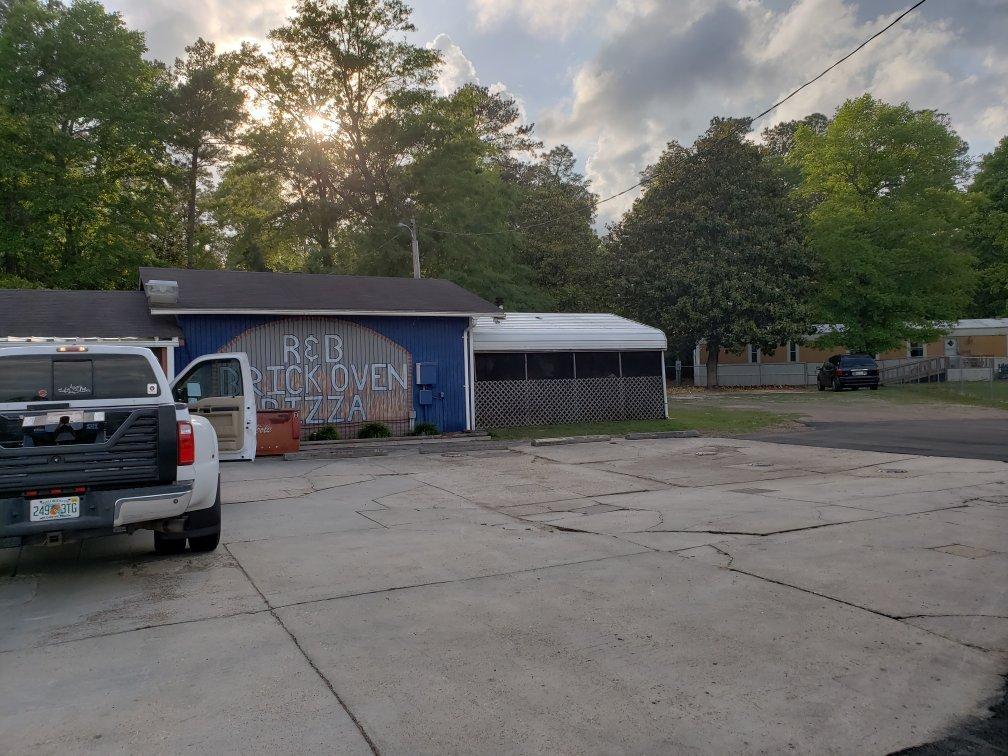 R & B Brick Oven Pizza